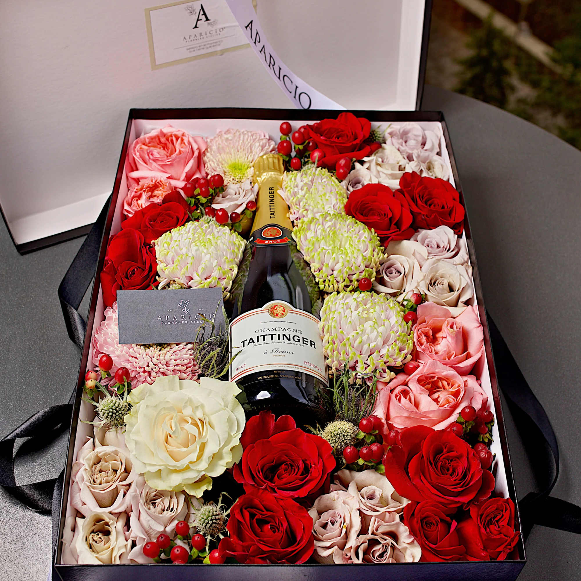 Our Floral Gift Box &quot;New York Glamour&quot; is the epitome of sophistication