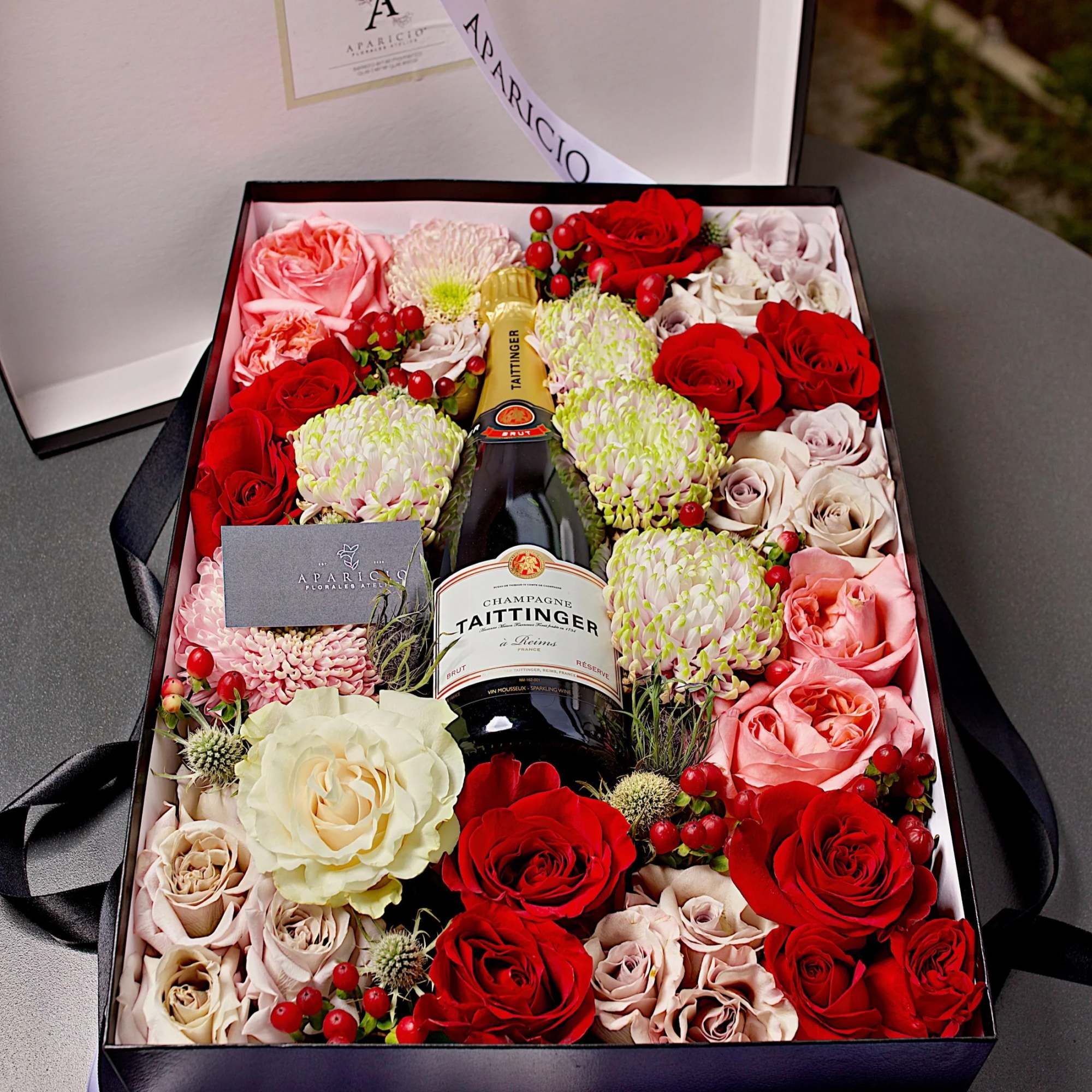 Our Floral Gift Box &quot;New York Glamour&quot; is the epitome of sophistication
