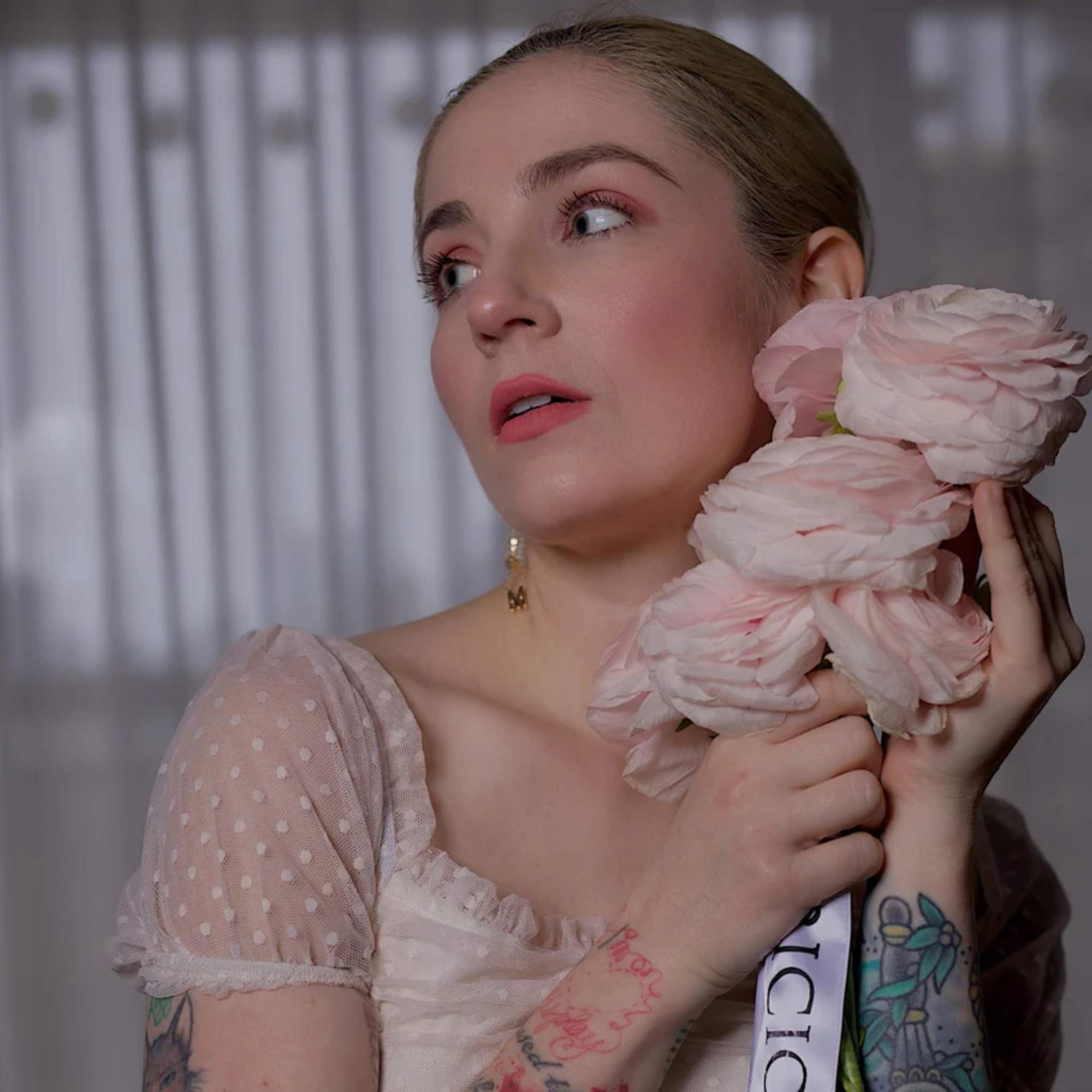 Our &quot;Model of Milan&quot; Simply Beautiful bouquet is a simple yet elegant