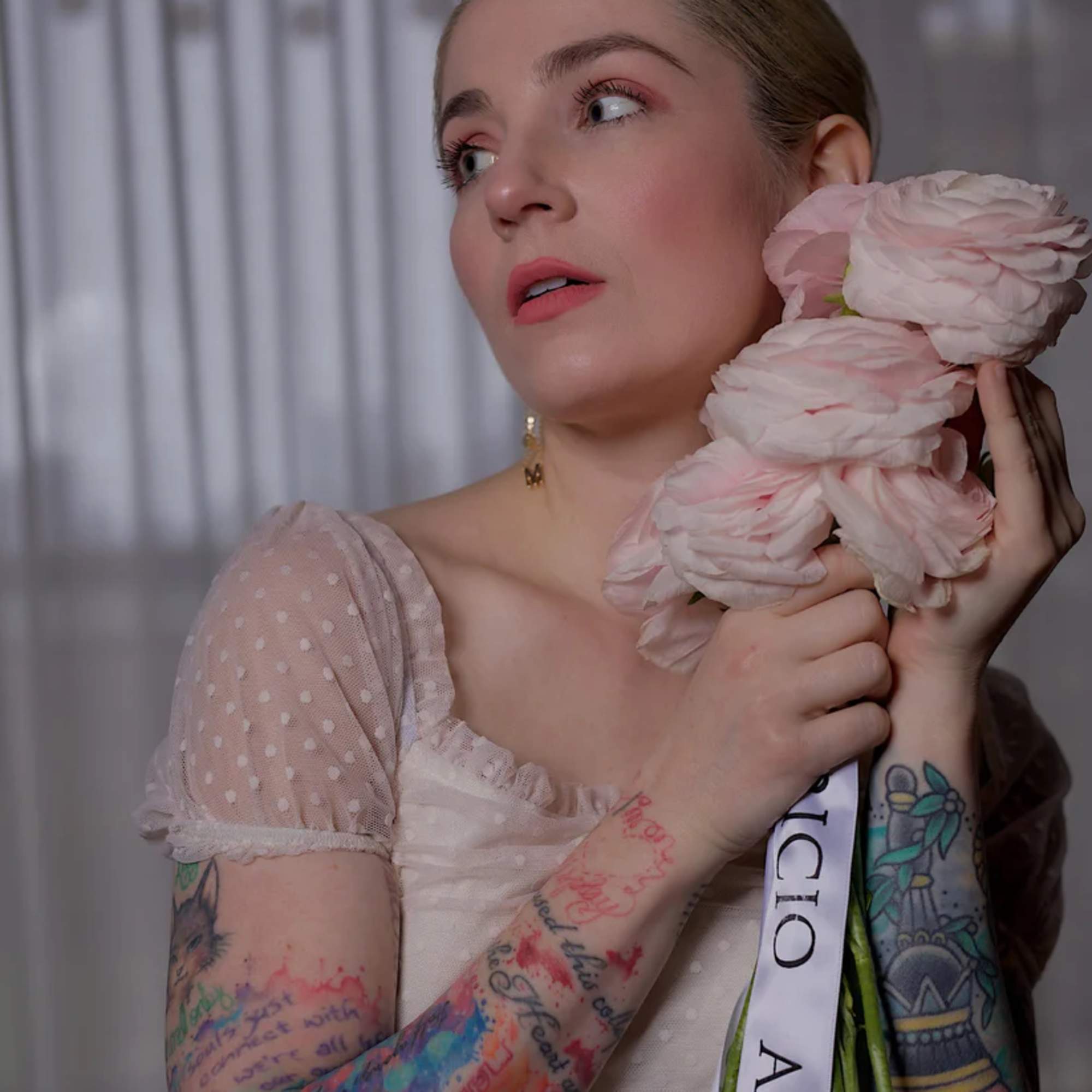 Our &quot;Model of Milan&quot; Simply Beautiful bouquet is a simple yet elegant