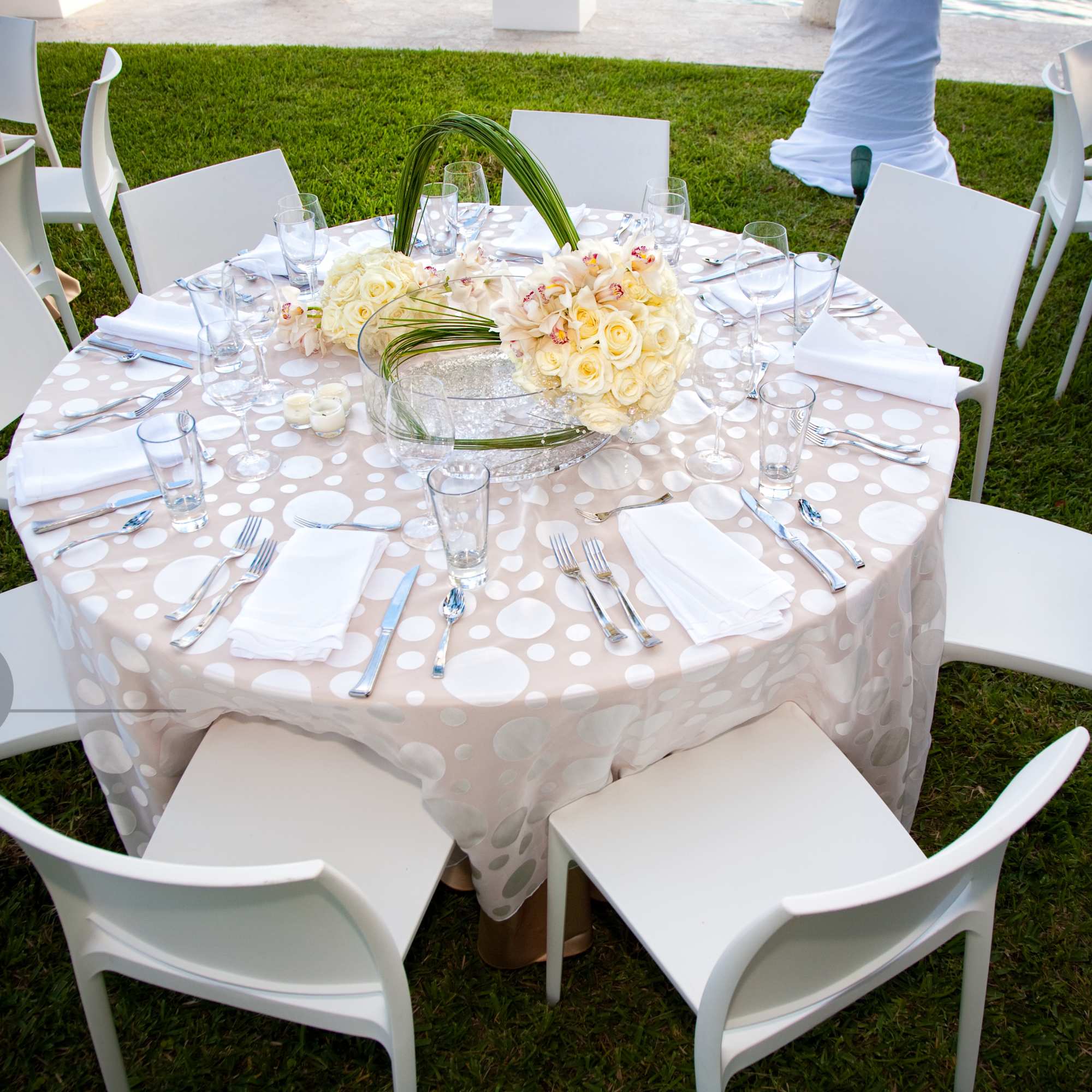 Arrangements for weddings, arches, centerpieces, bride's bouquet, salon's decor (price may change Arrangements for weddings, arches, centerpieces, bride's bouquet, salon's decor (price may change