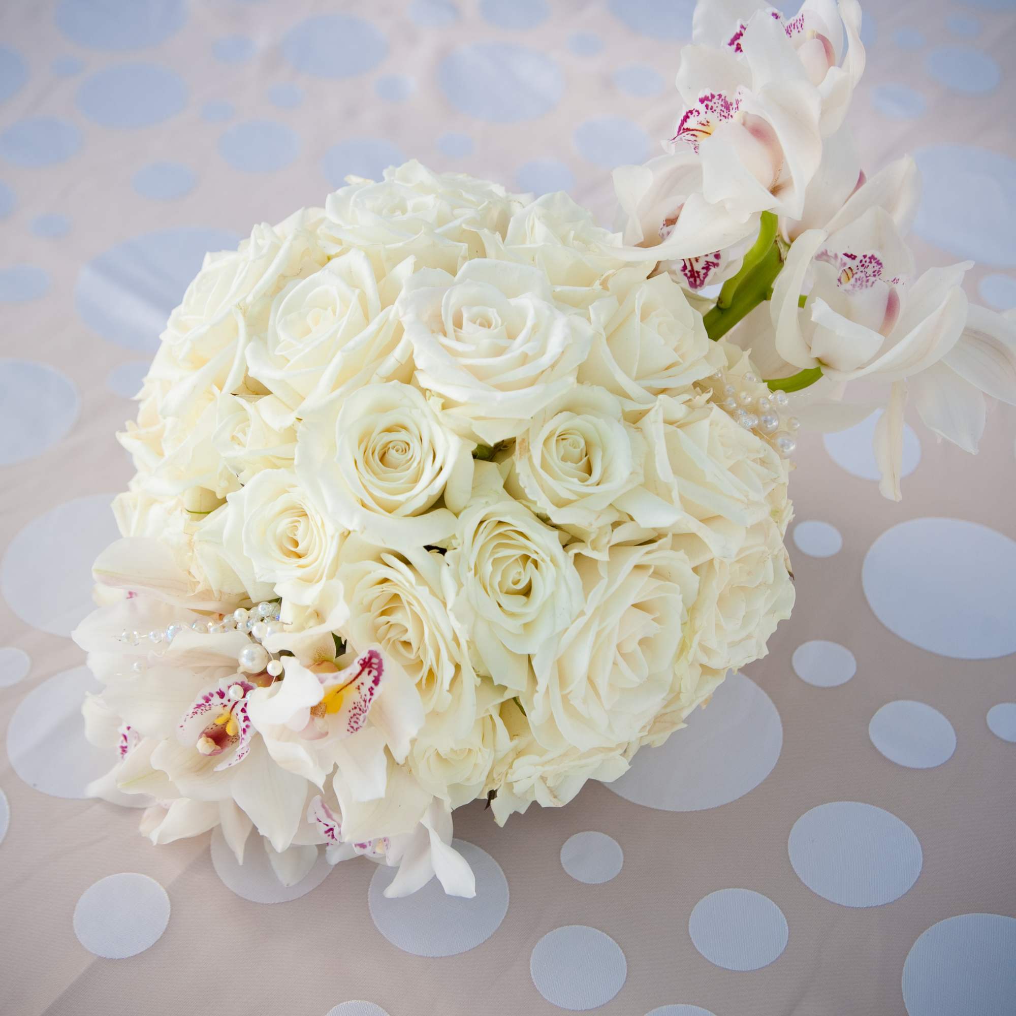 Arrangements for weddings, arches, centerpieces, bride's bouquet, salon's decor (price may change Arrangements for weddings, arches, centerpieces, bride's bouquet, salon's decor (price may change