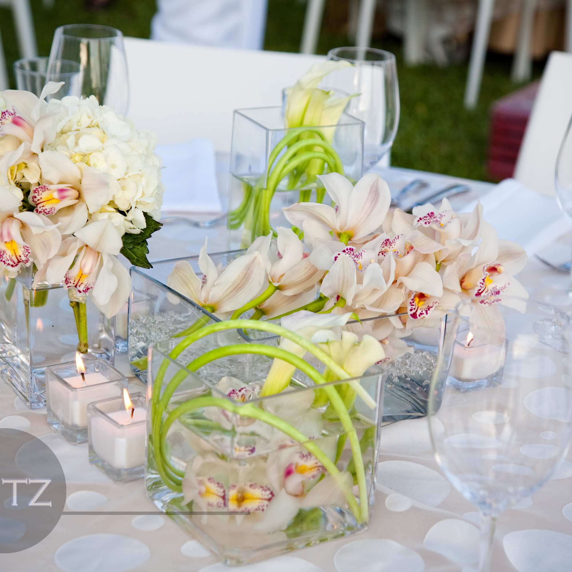 Arrangements for weddings, arches, centerpieces, bride's bouquet, salon's decor (price may change Arrangements for weddings, arches, centerpieces, bride's bouquet, salon's decor (price may change