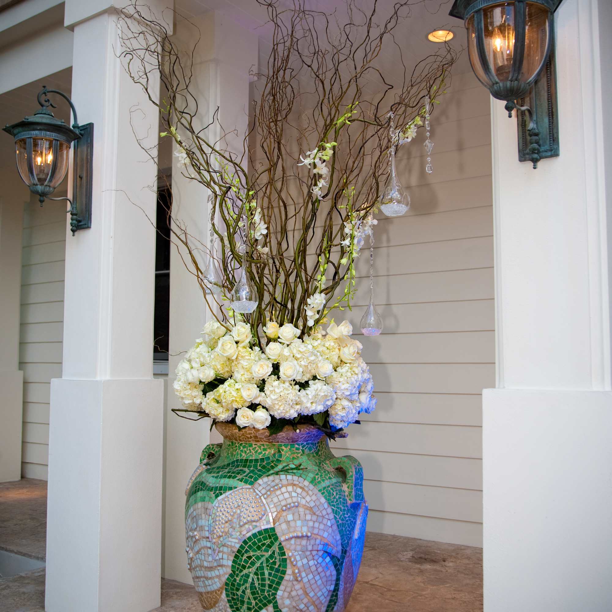 Arrangements for weddings, arches, centerpieces, bride's bouquet, salon's decor (price may change Arrangements for weddings, arches, centerpieces, bride's bouquet, salon's decor (price may change