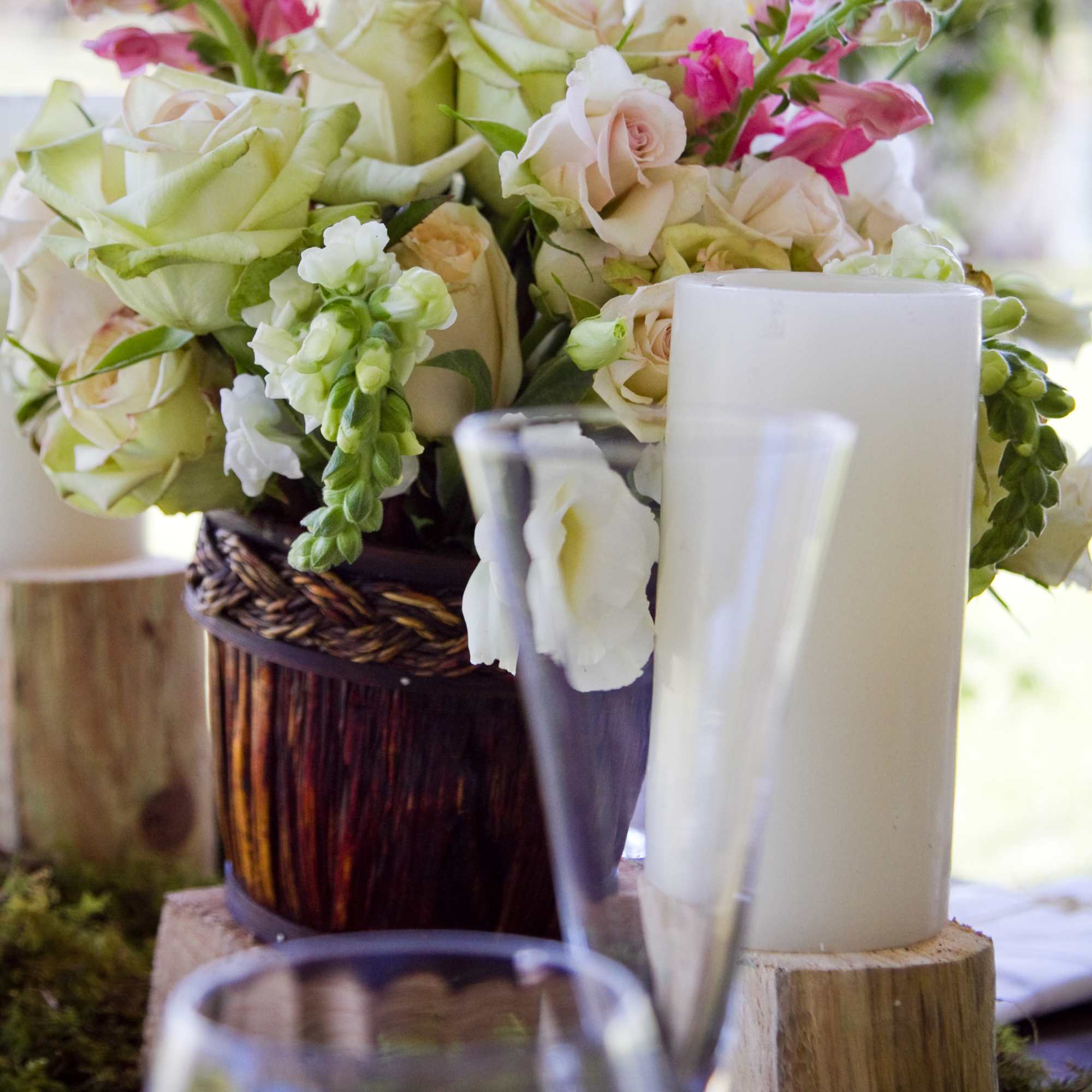 Arrangements for weddings, arches, centerpieces, bride's bouquet, salon's decor (price may change Arrangements for weddings, arches, centerpieces, bride's bouquet, salon's decor (price may change