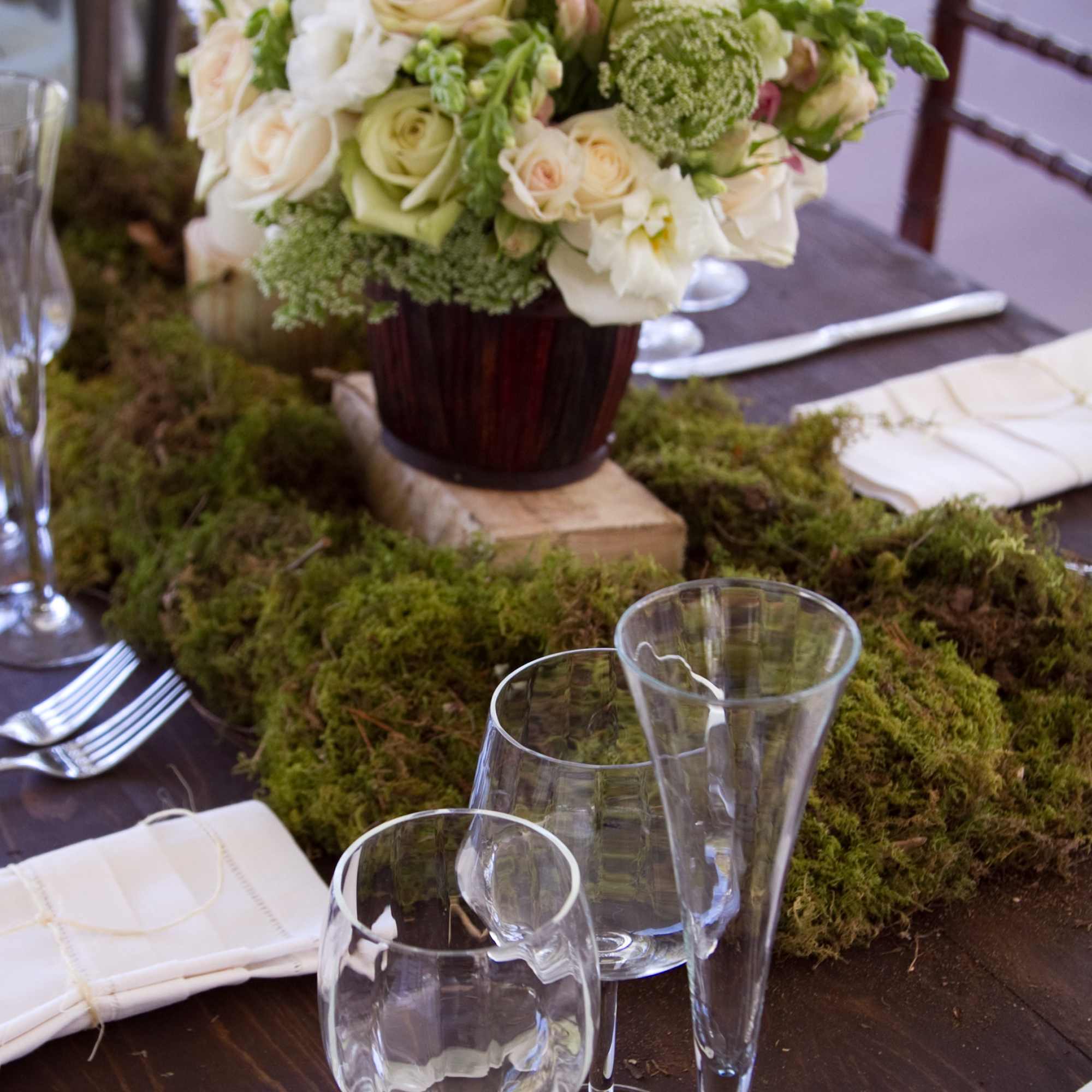 Arrangements for weddings, arches, centerpieces, bride's bouquet, salon's decor (price may change Arrangements for weddings, arches, centerpieces, bride's bouquet, salon's decor (price may change