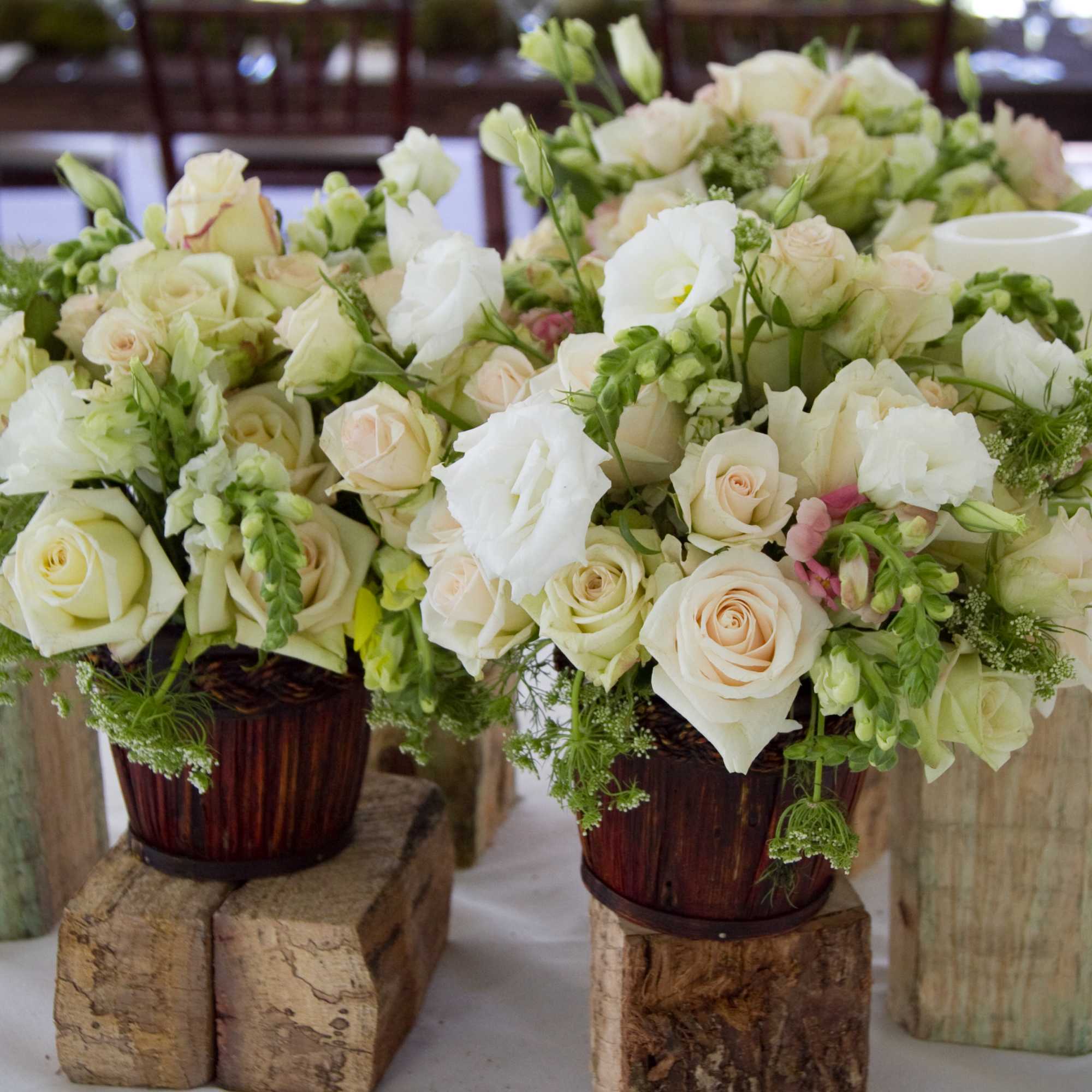 Arrangements for weddings, arches, centerpieces, bride's bouquet, salon's decor (price may change Arrangements for weddings, arches, centerpieces, bride's bouquet, salon's decor (price may change