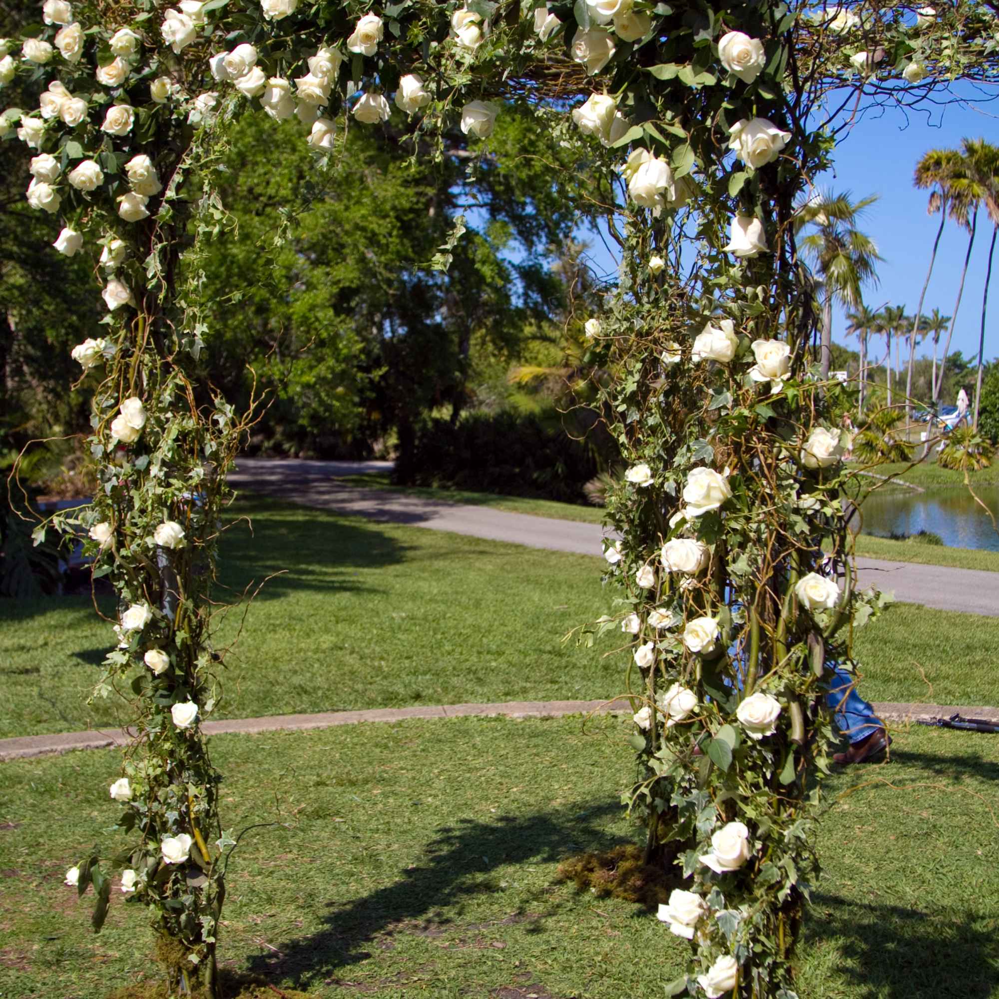 Arrangements for weddings, arches, centerpieces, bride's bouquet, salon's decor (price may change Arrangements for weddings, arches, centerpieces, bride's bouquet, salon's decor (price may change