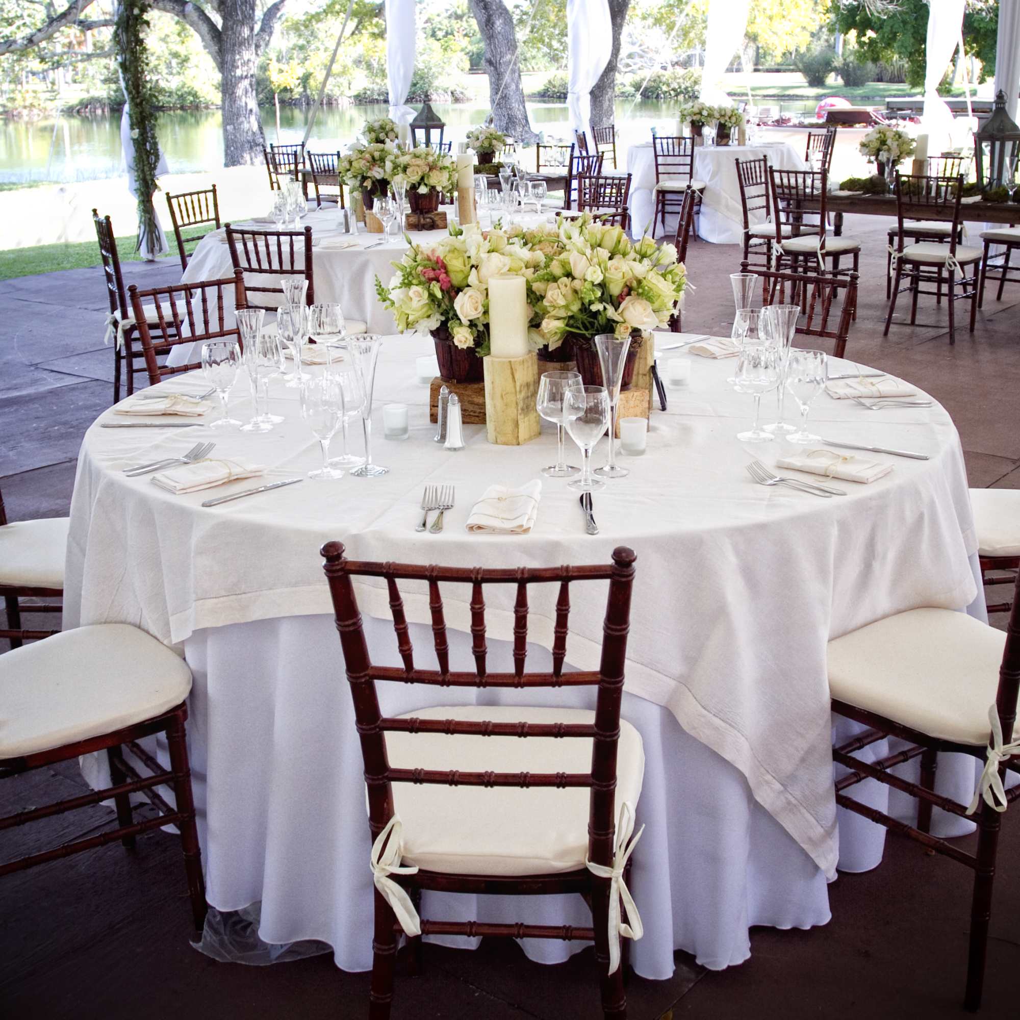 Arrangements for weddings, arches, centerpieces, bride's bouquet, salon's decor (price may change Arrangements for weddings, arches, centerpieces, bride's bouquet, salon's decor (price may change