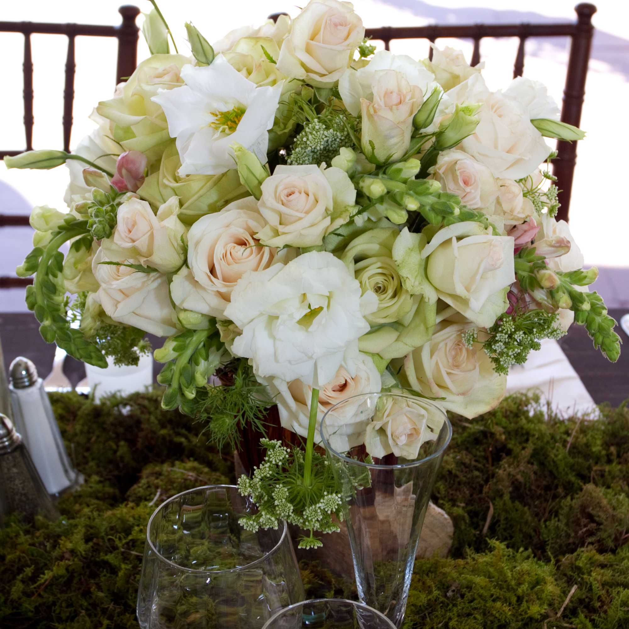 Arrangements for weddings, arches, centerpieces, bride's bouquet, salon's decor (price may change Arrangements for weddings, arches, centerpieces, bride's bouquet, salon's decor (price may change