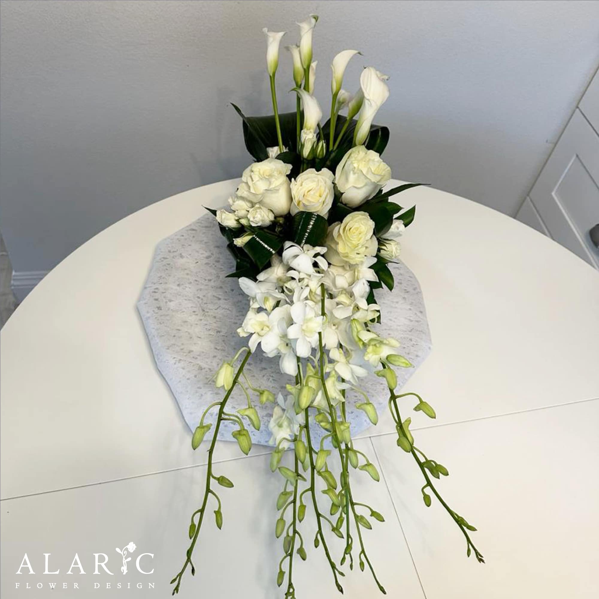 A very classy, simple and elegant arrangement suitable for many occasions:
&bull; Sympathy
&bull;
