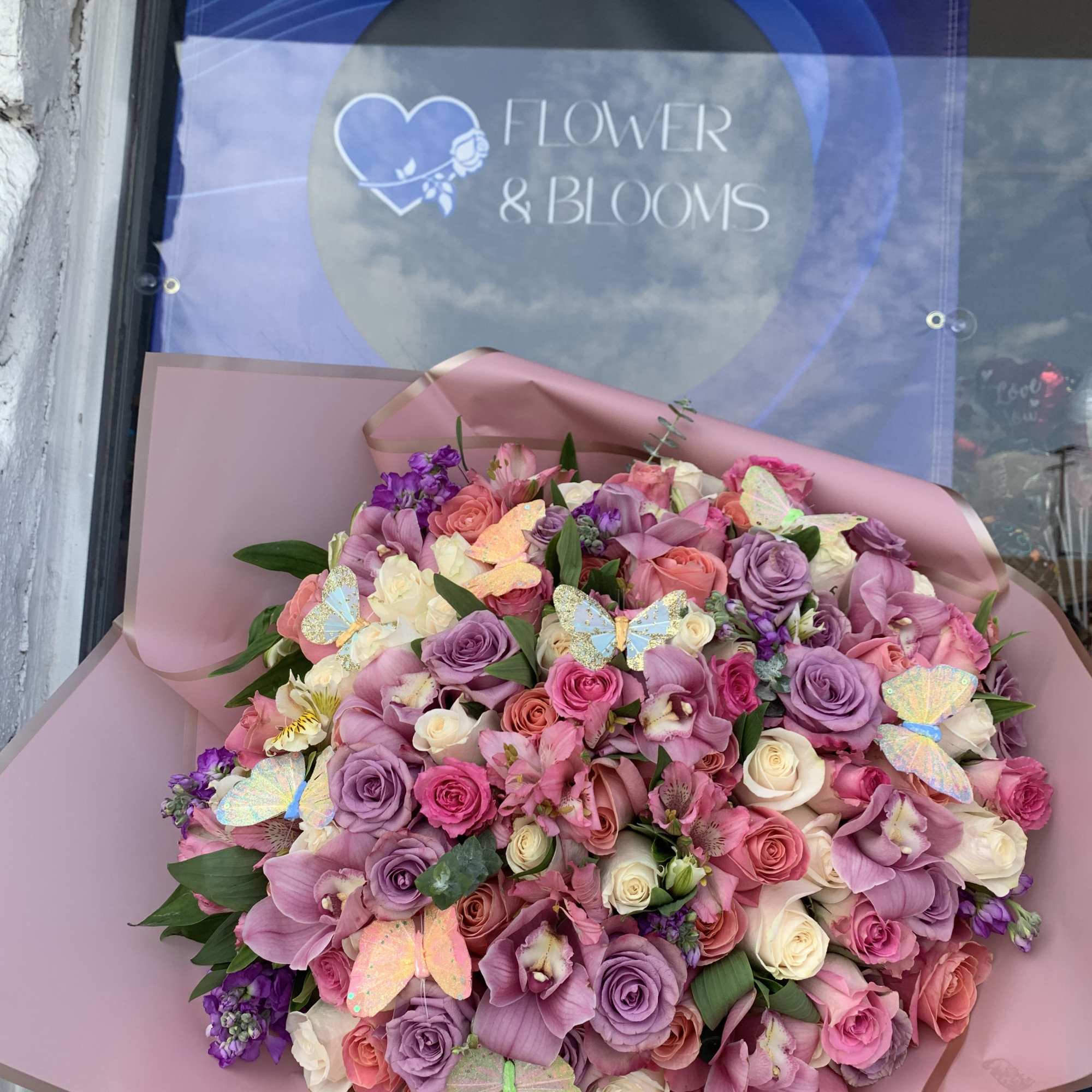 this wonderful pastel color flower bouquet will make your love one happy