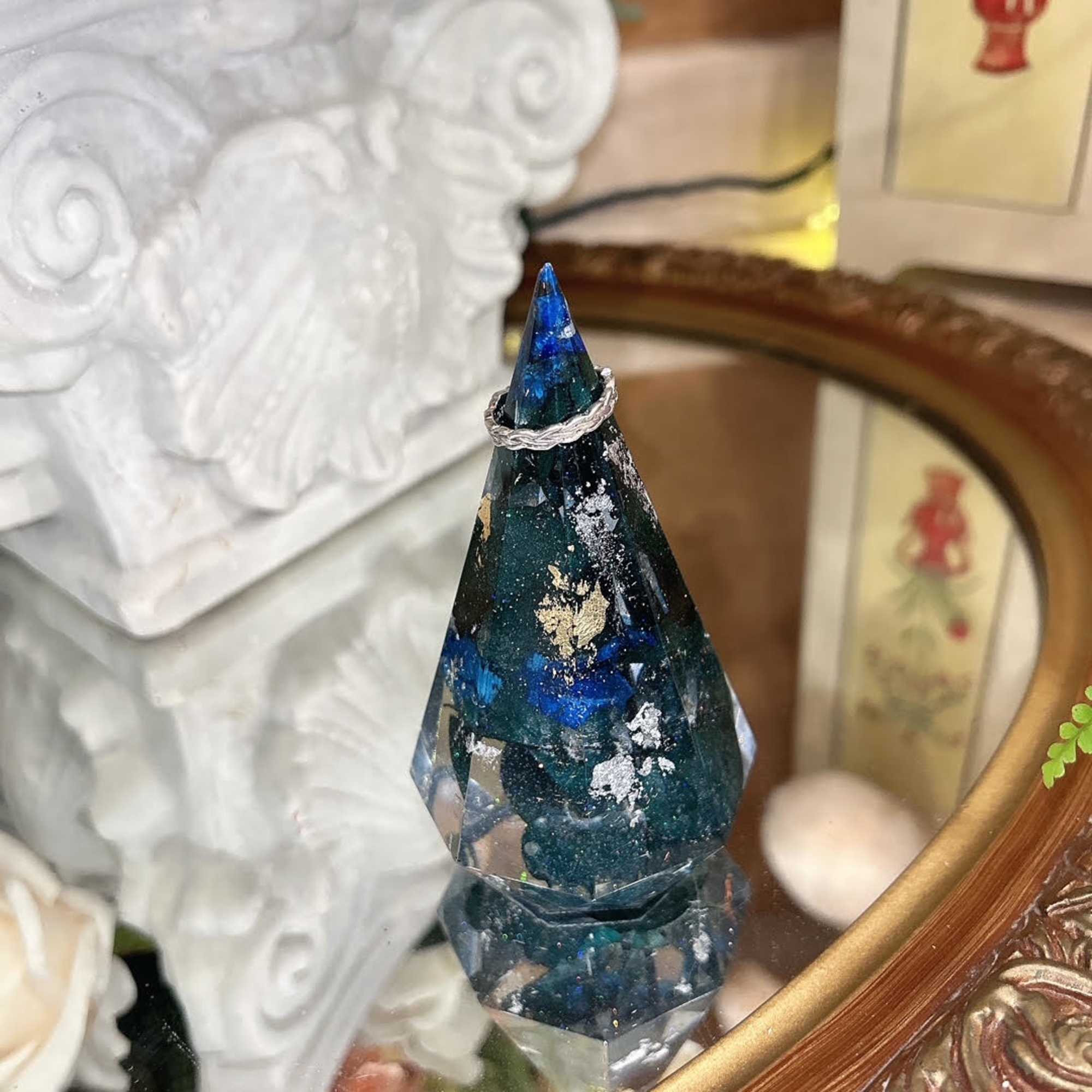 These custom-made resin ring trays are a perfect gift idea.  These