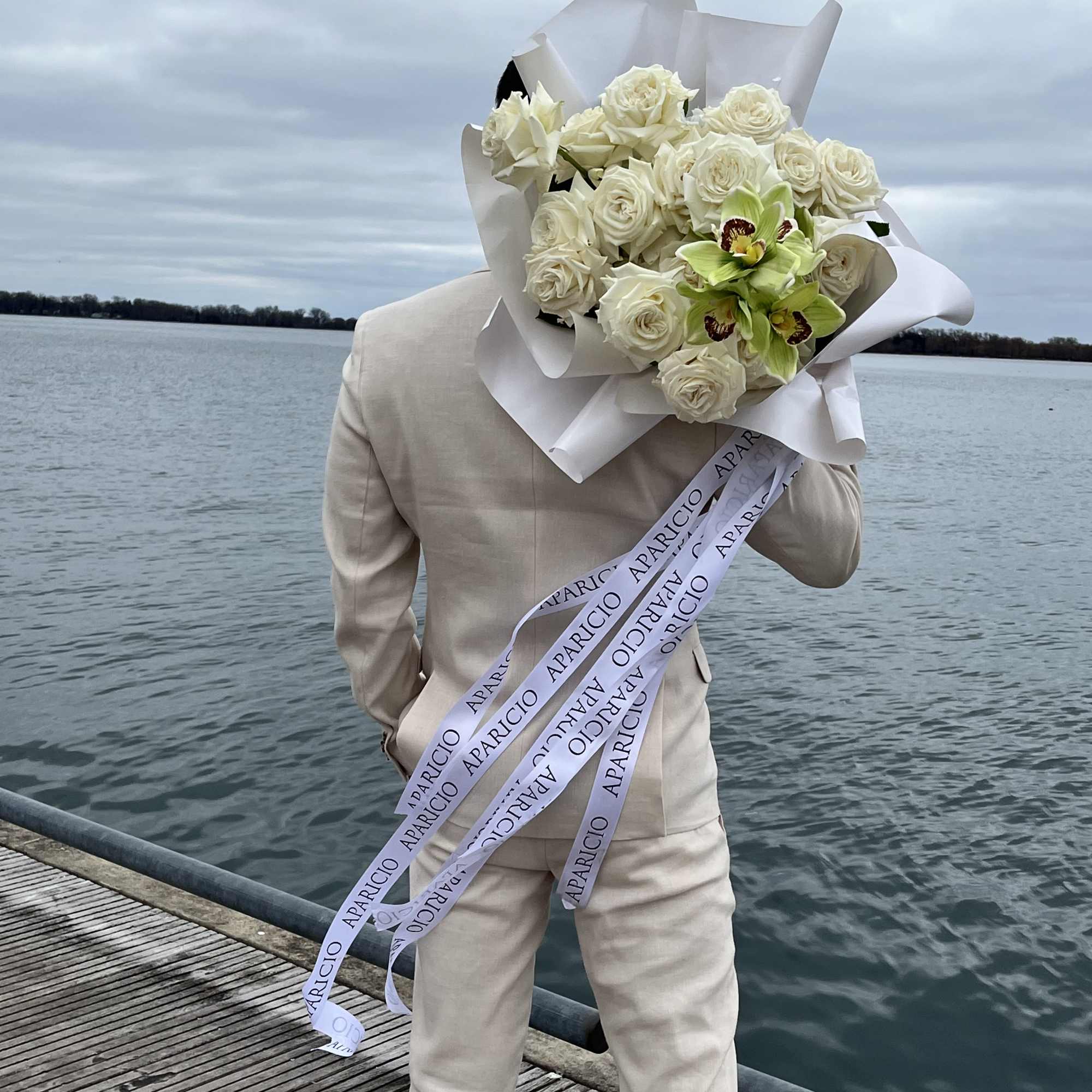 Por supuesto, aqu&iacute; tienes la traducci&oacute;n al ingl&eacute;s canadiense:

Experience the winter elegance