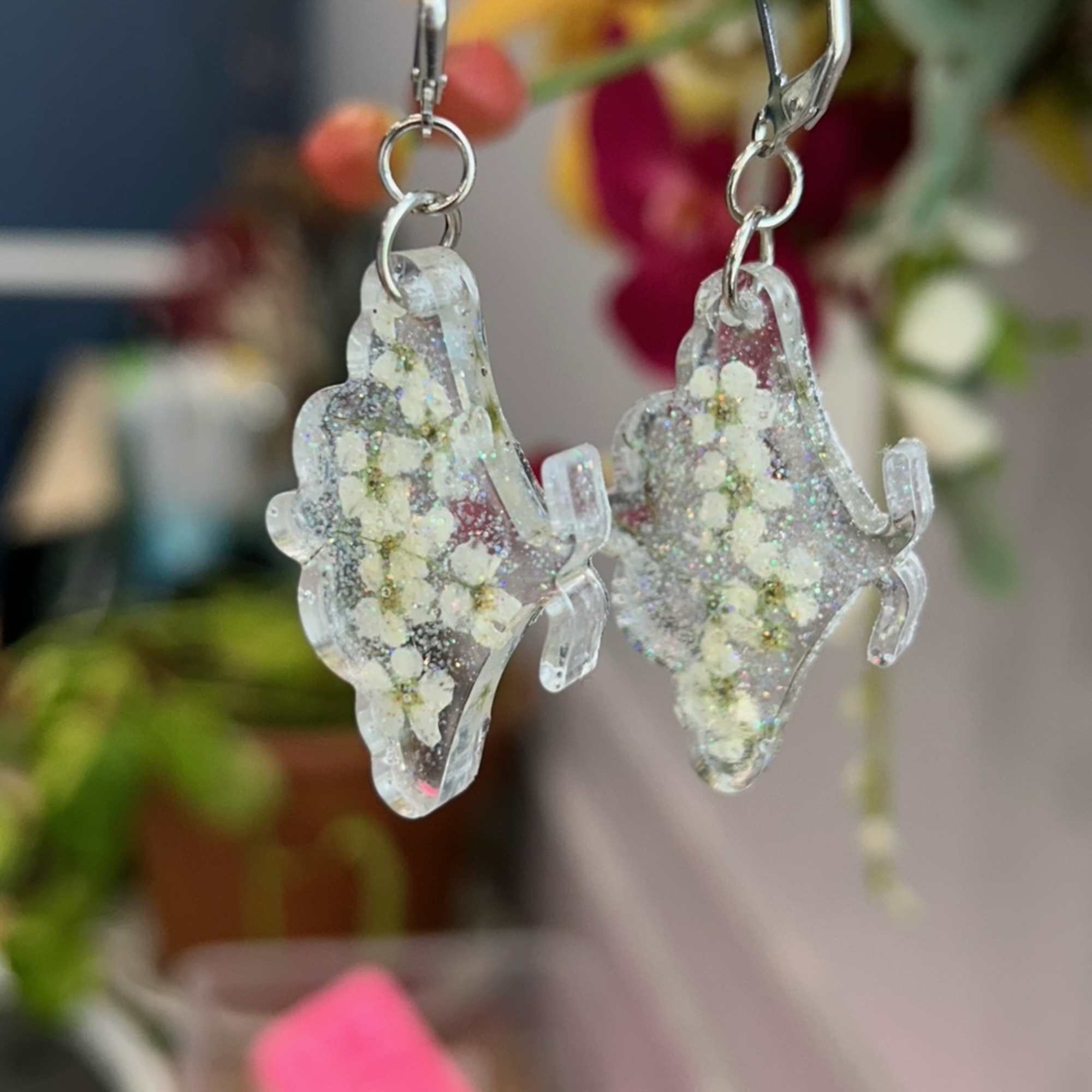 These custom-made resin earrings are a perfect gift idea. Please specify at