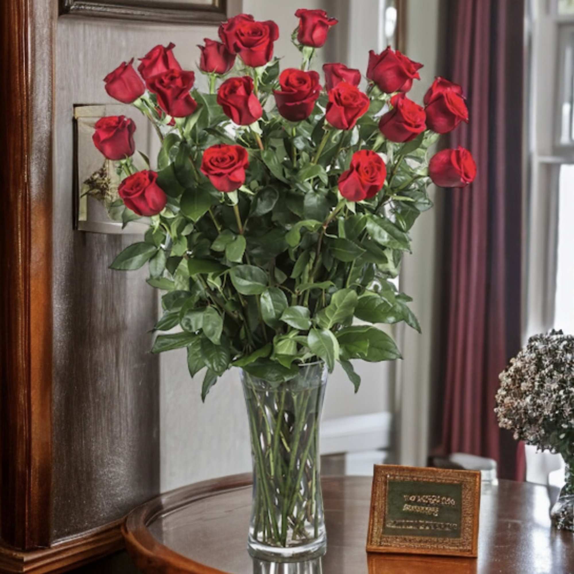 These two dozen red roses provides the classic romantic gift. It&#039;s perfect