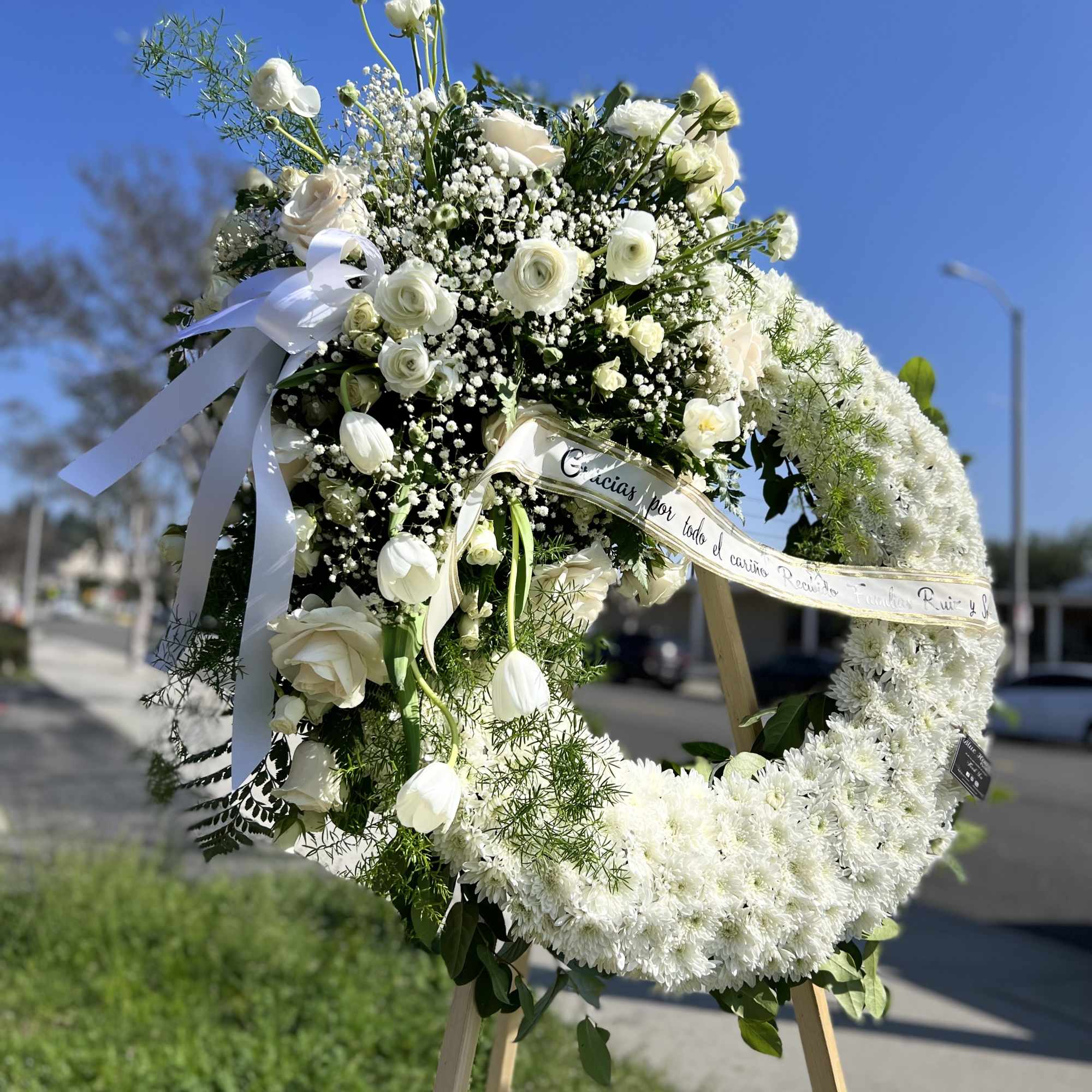 White Wreath Side Arrangement, Roses, and White Flowers.
30&quot; aprox.