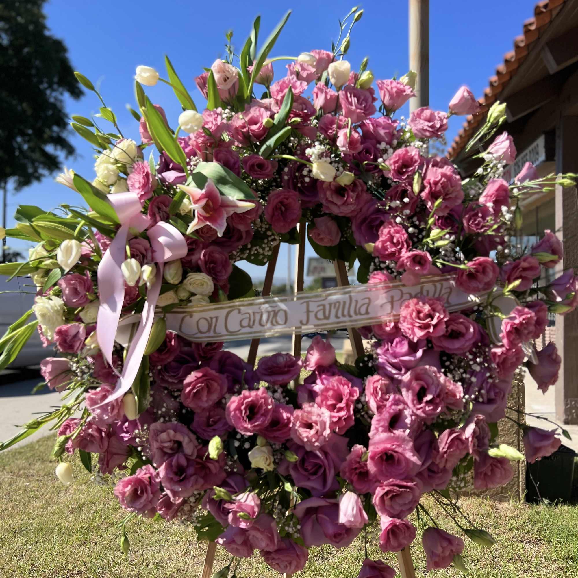 Fiusha, Dusty Pink, and Pinks Flowers.
36&quot; aprox. Ribbon, and Stand.
