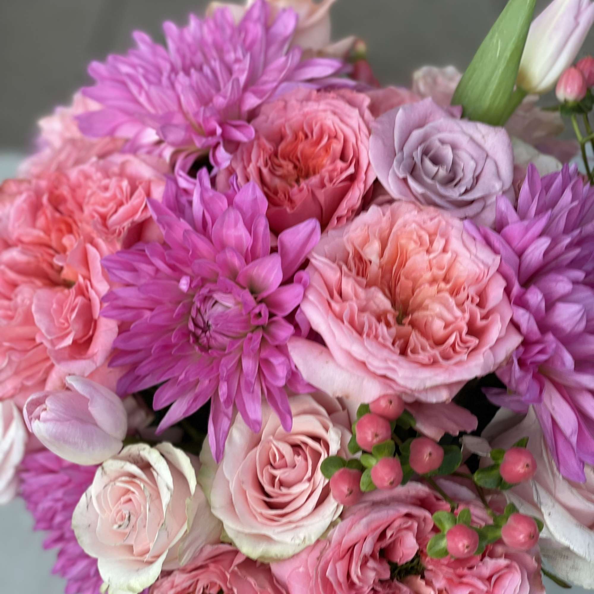 This stunning combination of roses and dahlias creates a compact, modern look