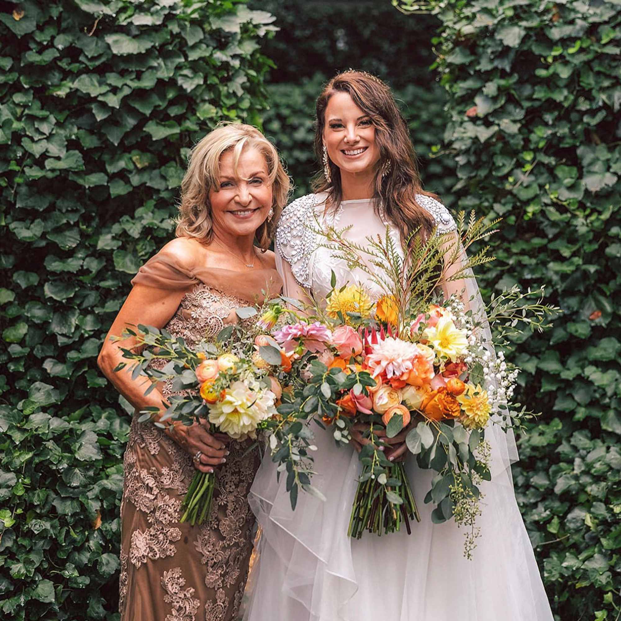 This gorgeous bouquet reflects the golden light of Italy. Using mocha, peach