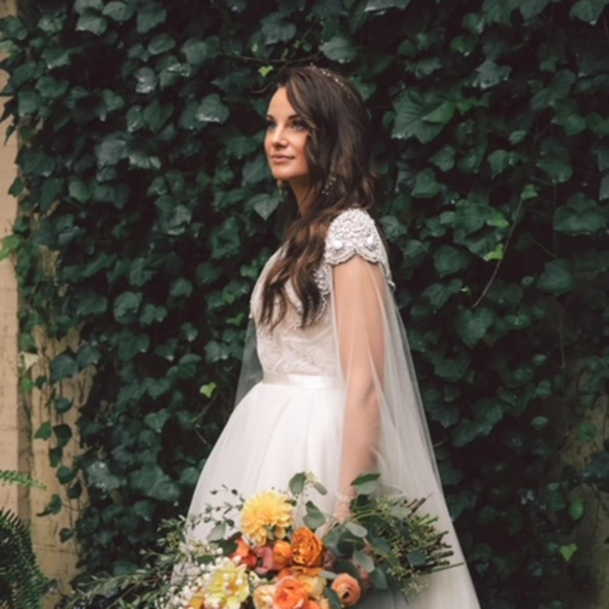 This gorgeous bouquet reflects the golden light of Italy. Using mocha, peach