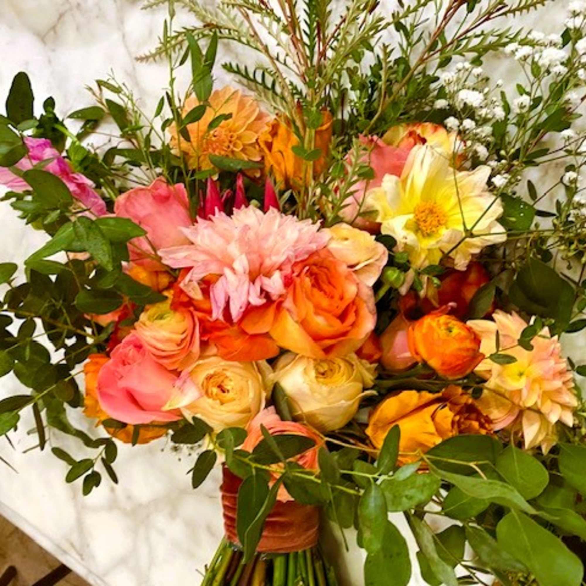 This gorgeous bouquet reflects the golden light of Italy. Using mocha, peach