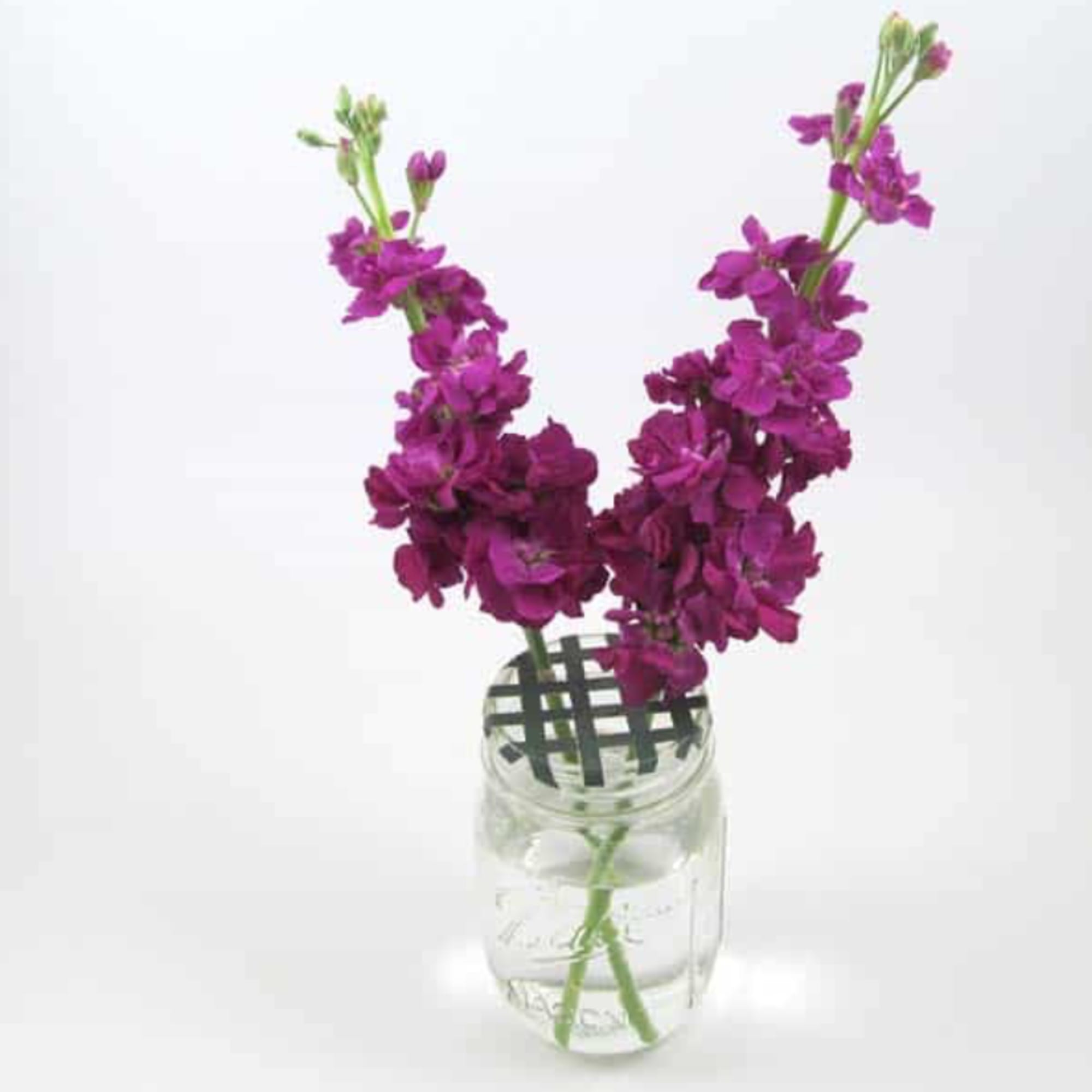 Have fun with our Do-It-Yourself flower bundles consisting of seasonal blooms and