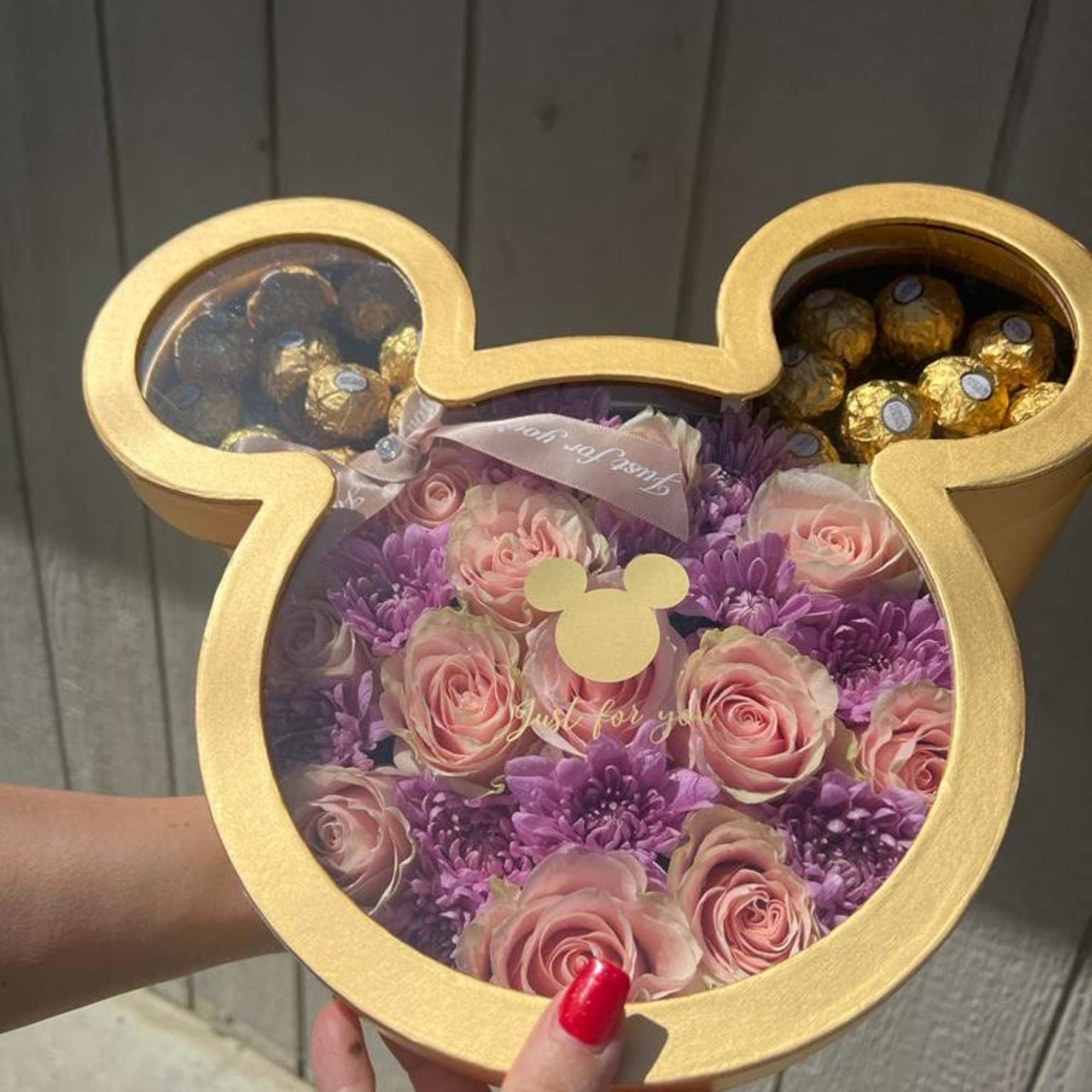 MICKEY BOX WITH FLOWERS AND CHOCOLATES