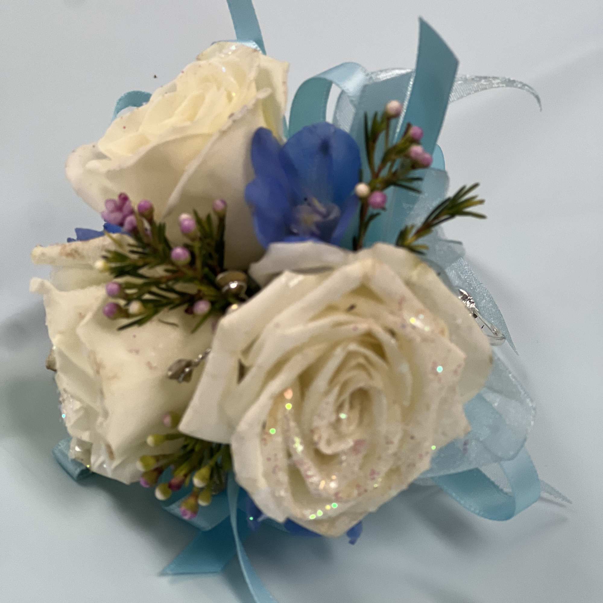 Wrist corsage and Boutonni&egrave;re  set
for prom . 
Color can be your