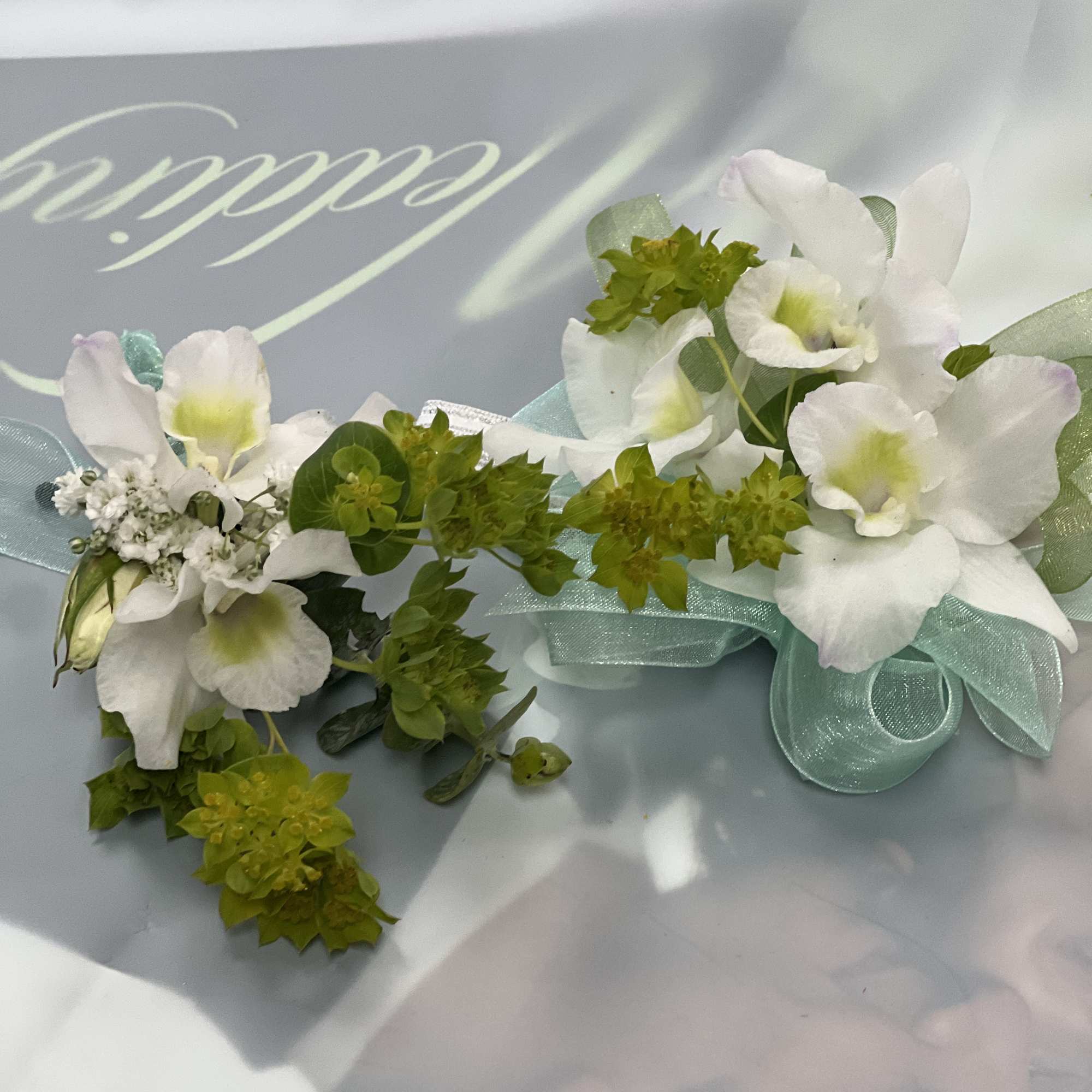 Wrist corsage and Boutonni&egrave;re  set
for prom . 
Color can be your