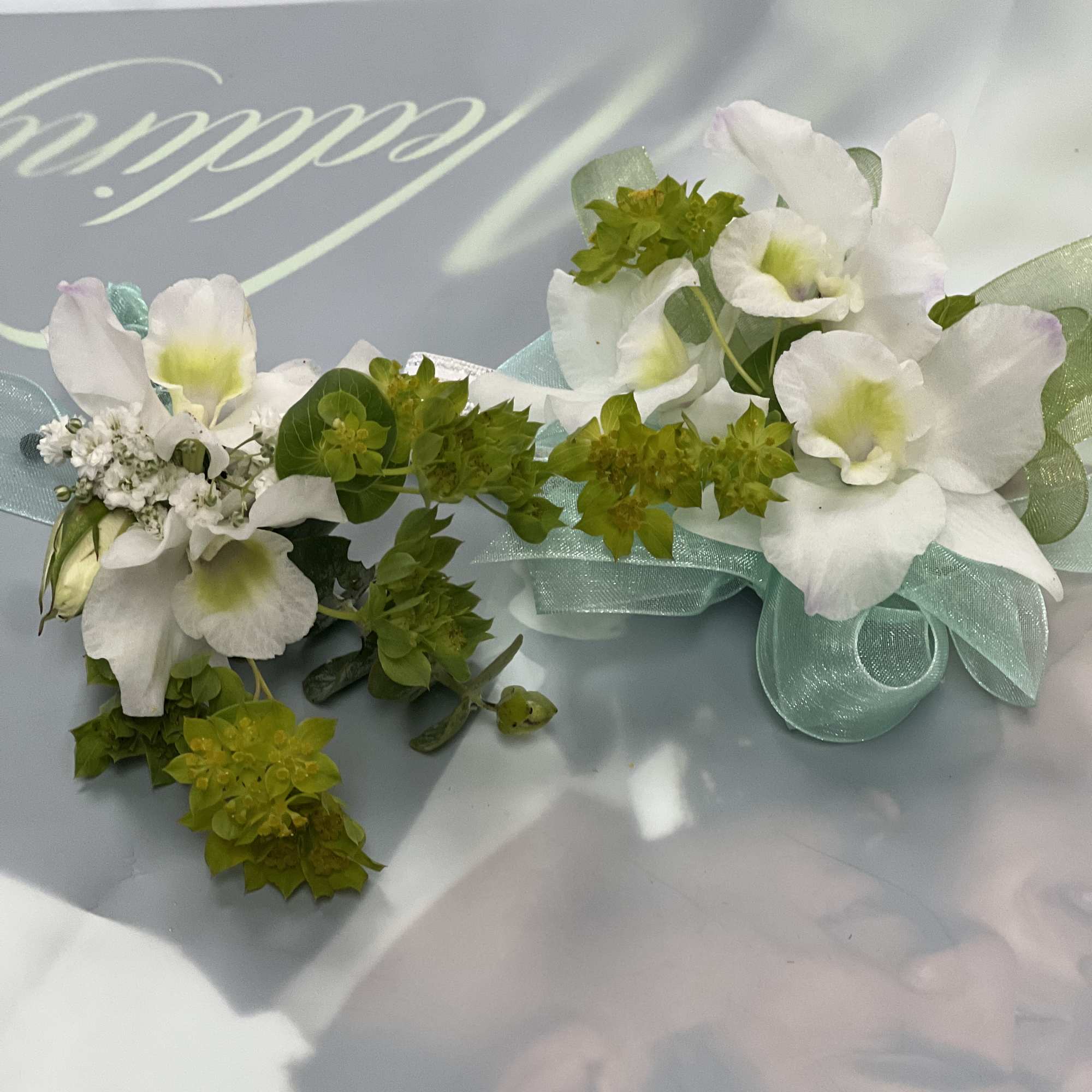 Wrist corsage and Boutonni&egrave;re  set
for prom . 
Color can be your