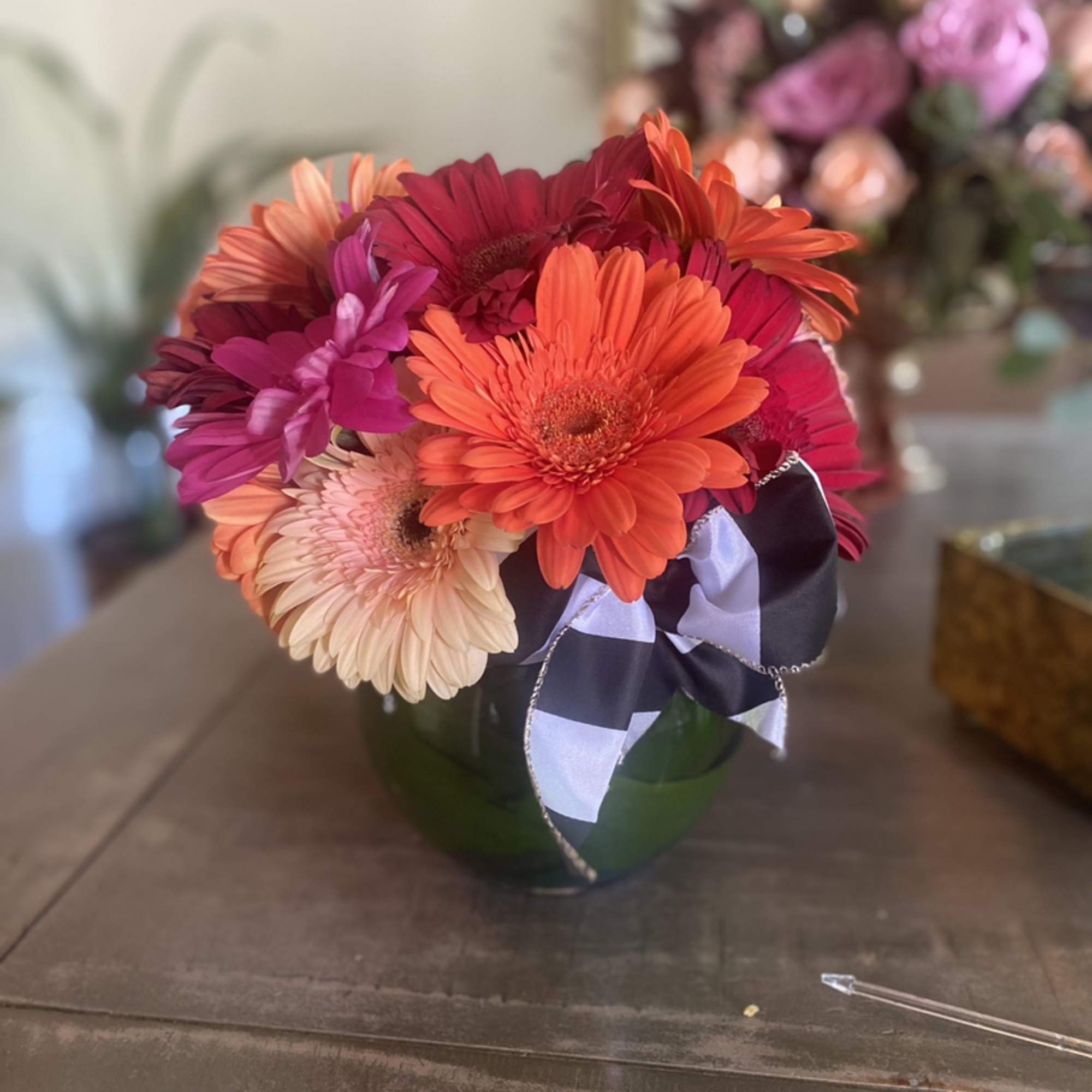 1st Image: Premium
2nd Image: Standard in a 5 inch bowl vase 
An 1st Image: Premium
2nd Image: Standard in a 5 inch bowl vase 
An