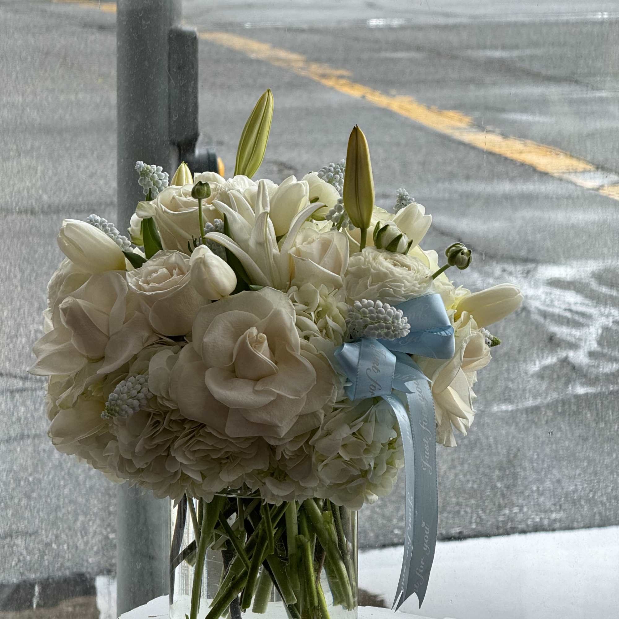 mix of white flowers with a touch of baby blue 