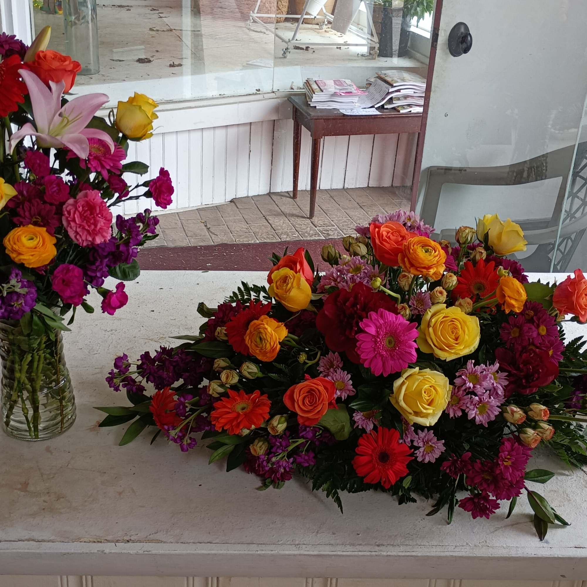 Casket sat: 1) half a casket spray, 2) half a casket spray