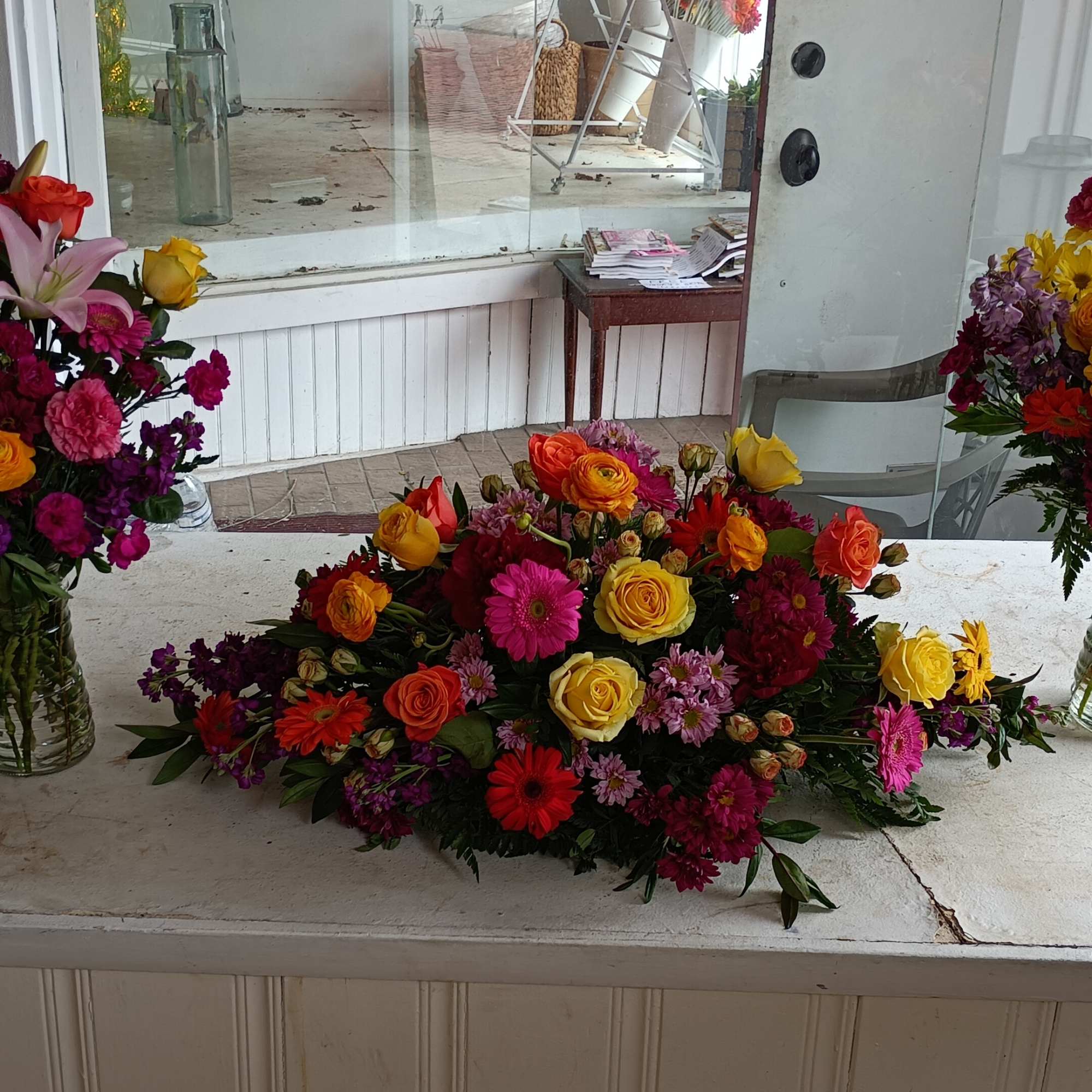 Casket sat: 1) half a casket spray, 2) half a casket spray