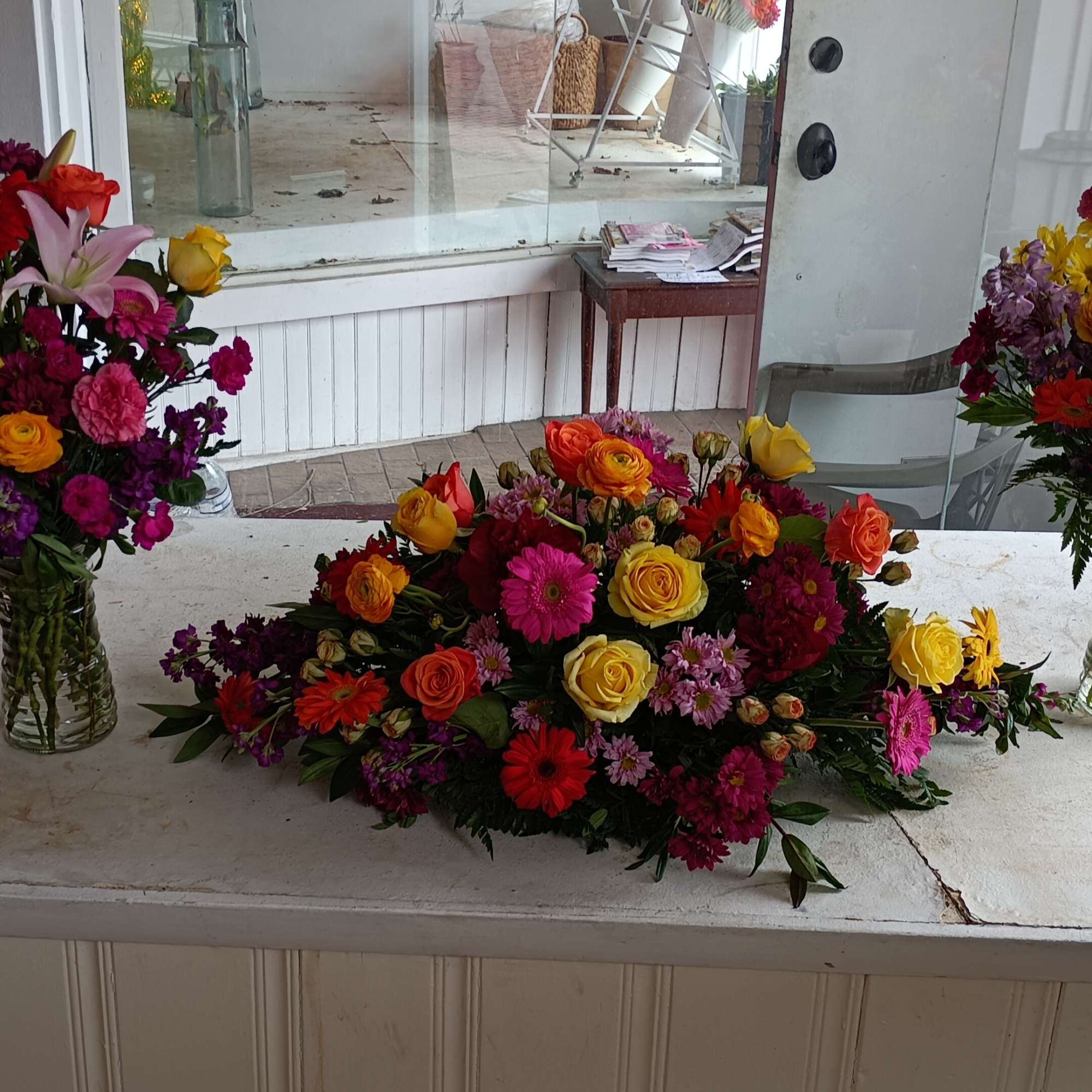 Casket sat: 1) half a casket spray, 2) half a casket spray