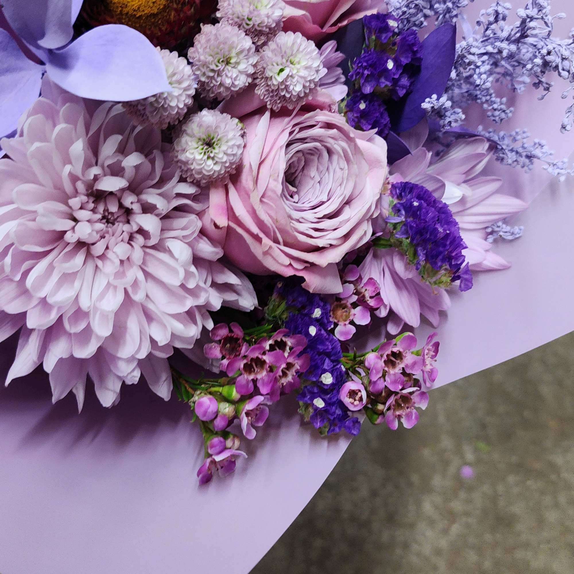 Mixed flower,  color purple.
