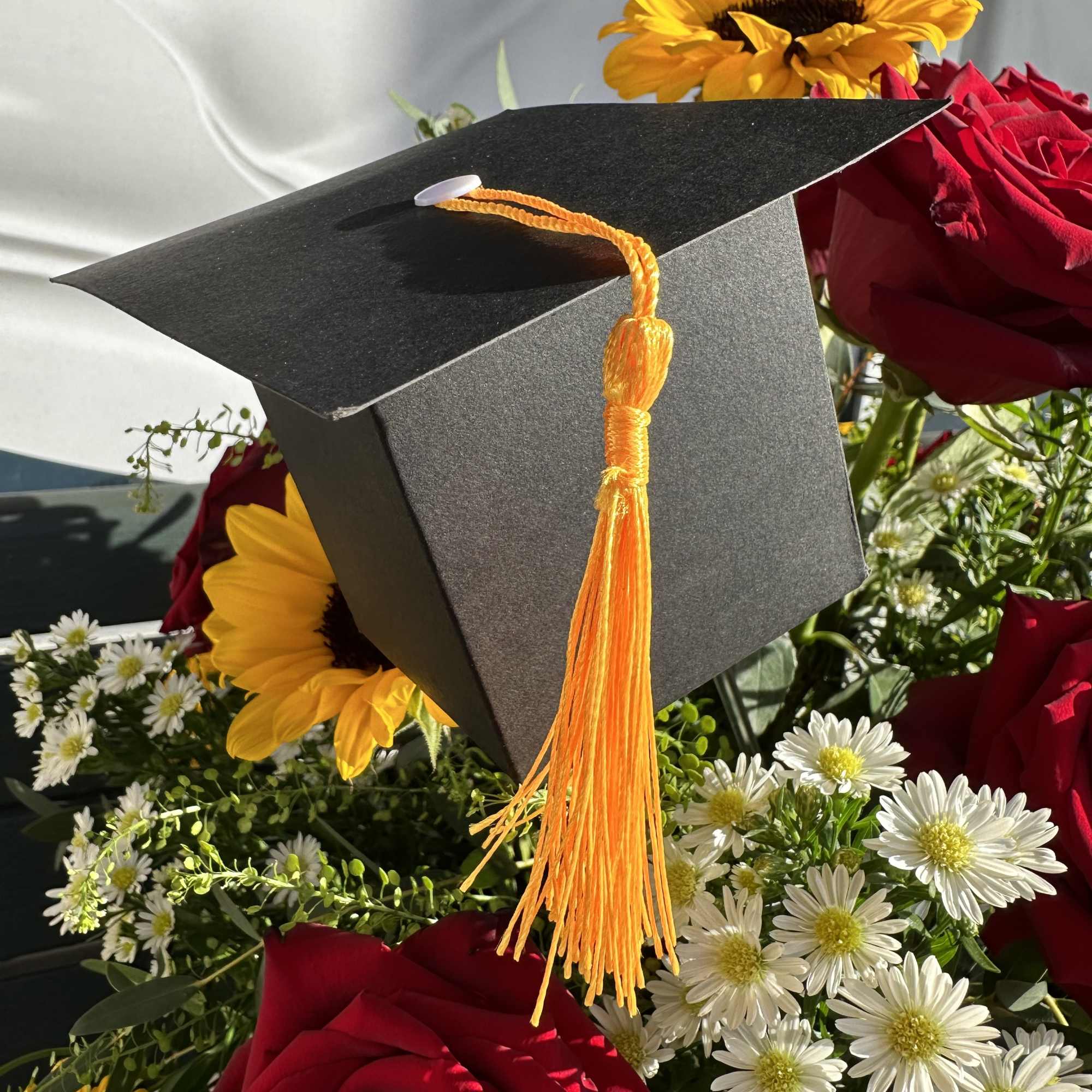 Prom Special including a graduation cap (little box for your gift)! Our