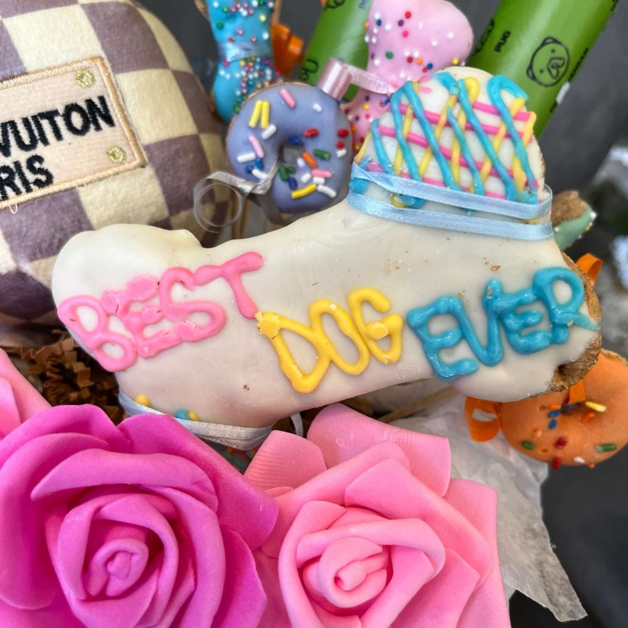 Dogs love birthday&acute;s or any other occasion too! Surprise your furry friend