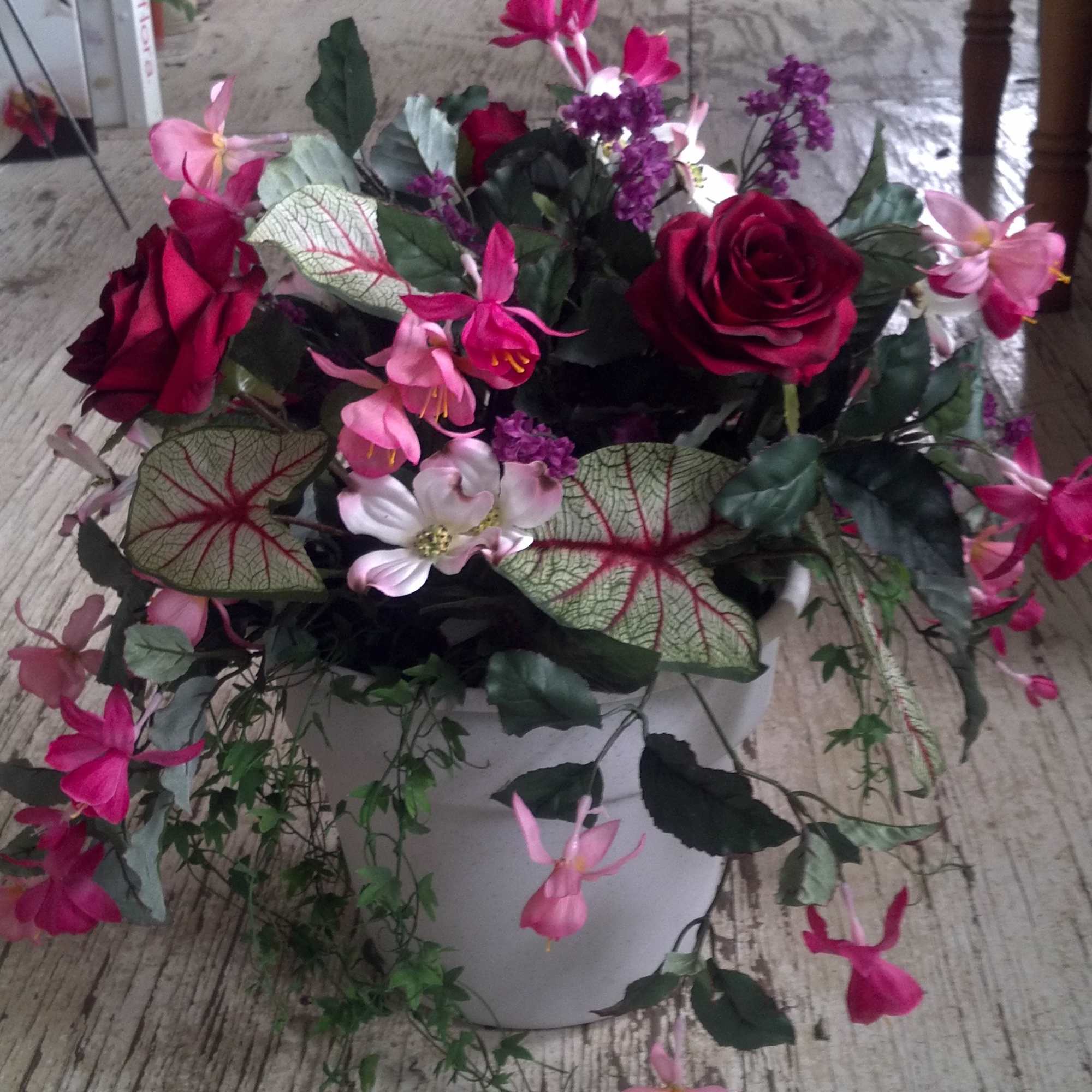 This item is just the silk arrangement with in the pottery, does This item is just the silk arrangement with in the pottery, does