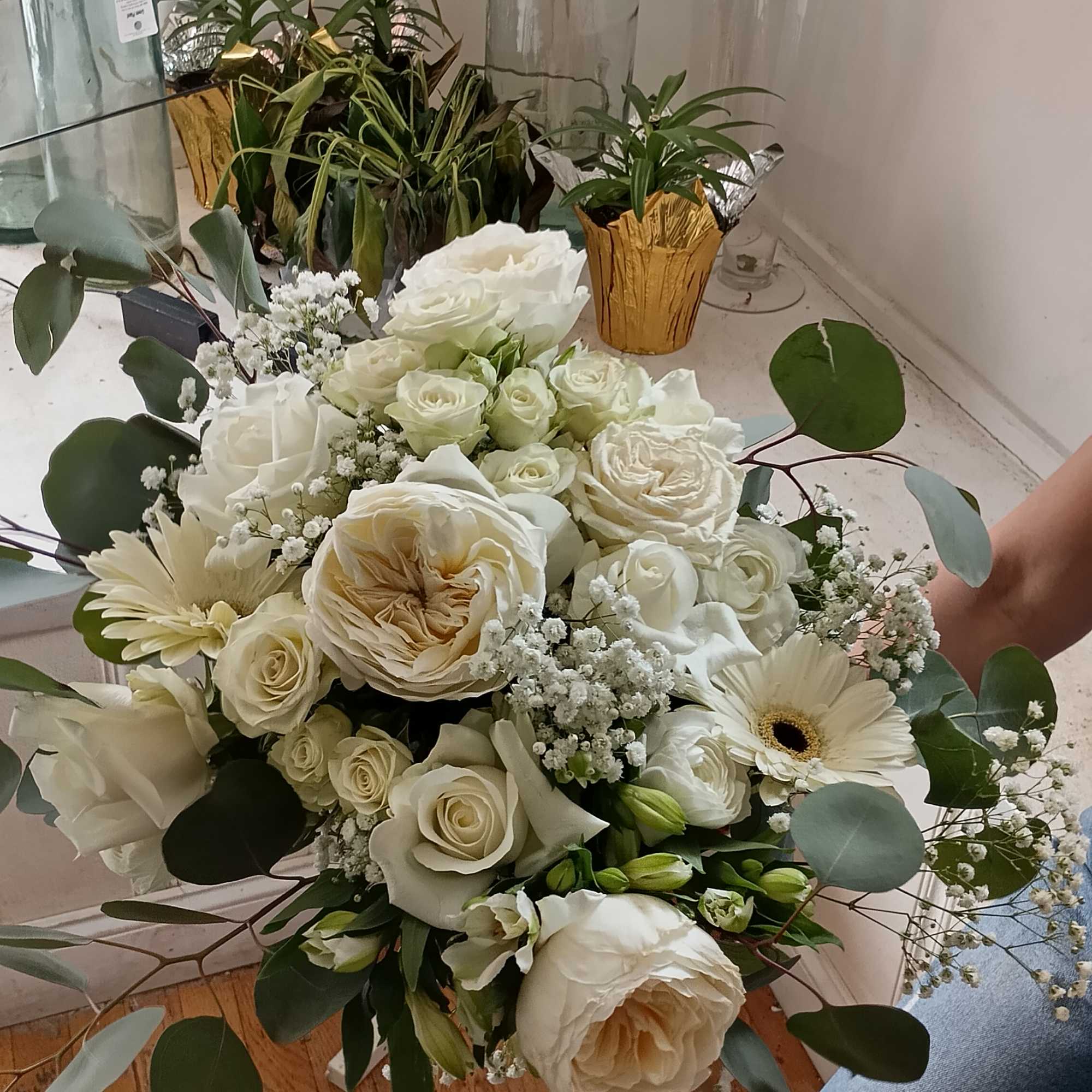 Vintage white beauty with &quot;White cloud&quot; garden rose, white &quot;Tibet&quot; rose, spray