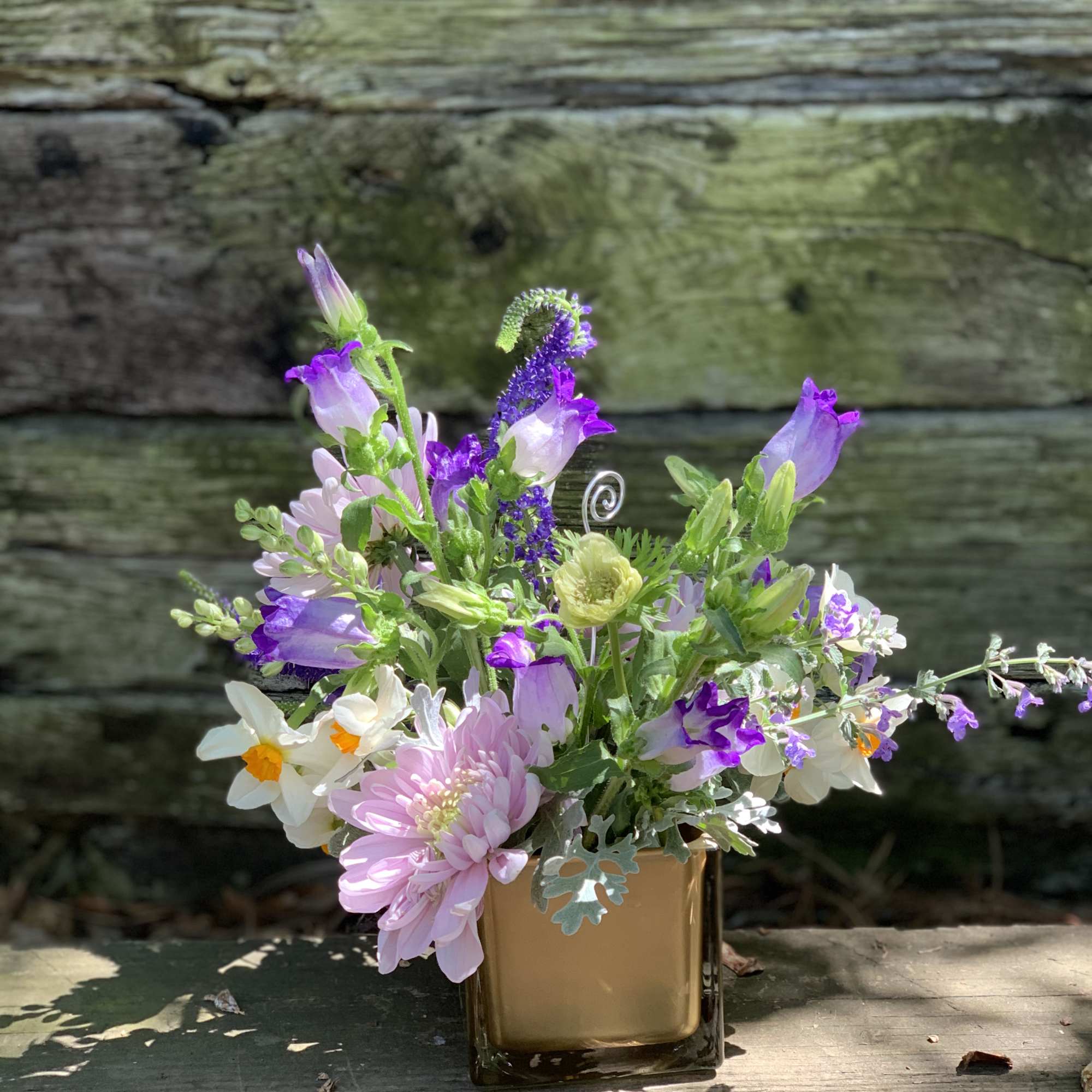 Let us decide what is Freshest and Best for an unforgettable arrangement