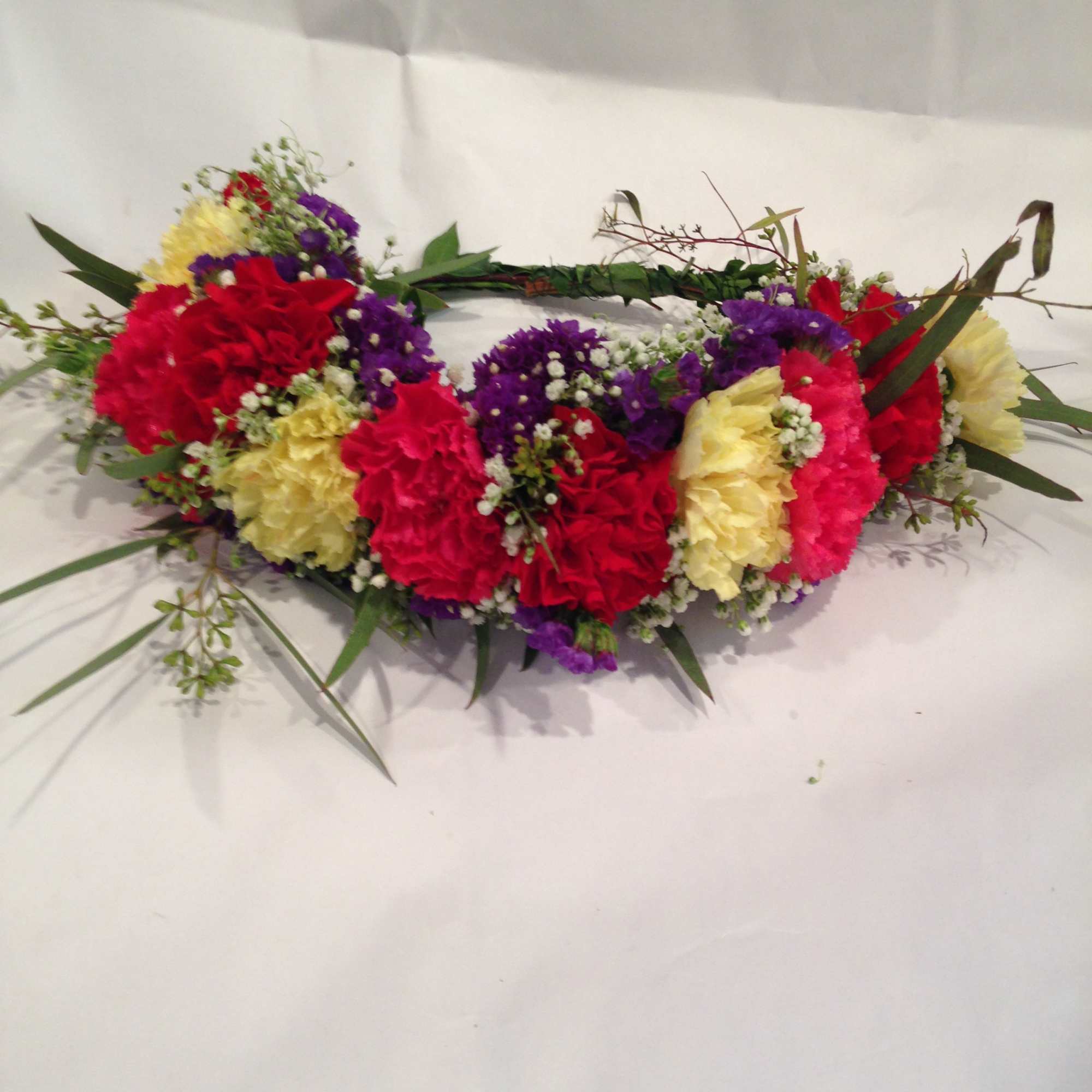 This crown is unique to order, always containing an assortment of spray