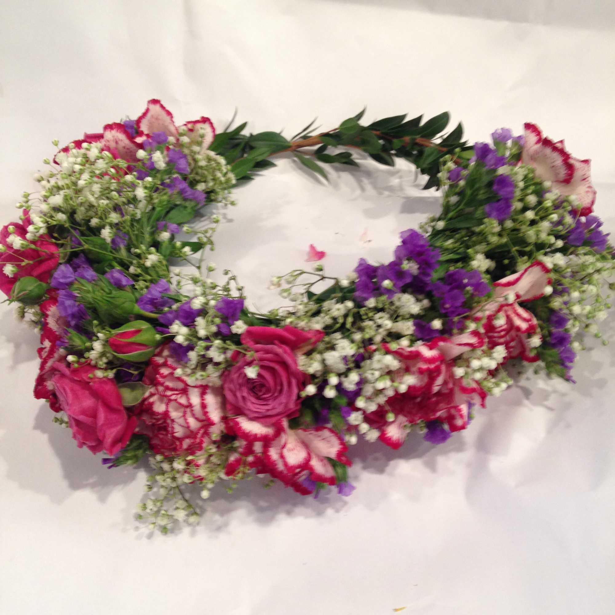 This crown is unique to order, always containing an assortment of spray