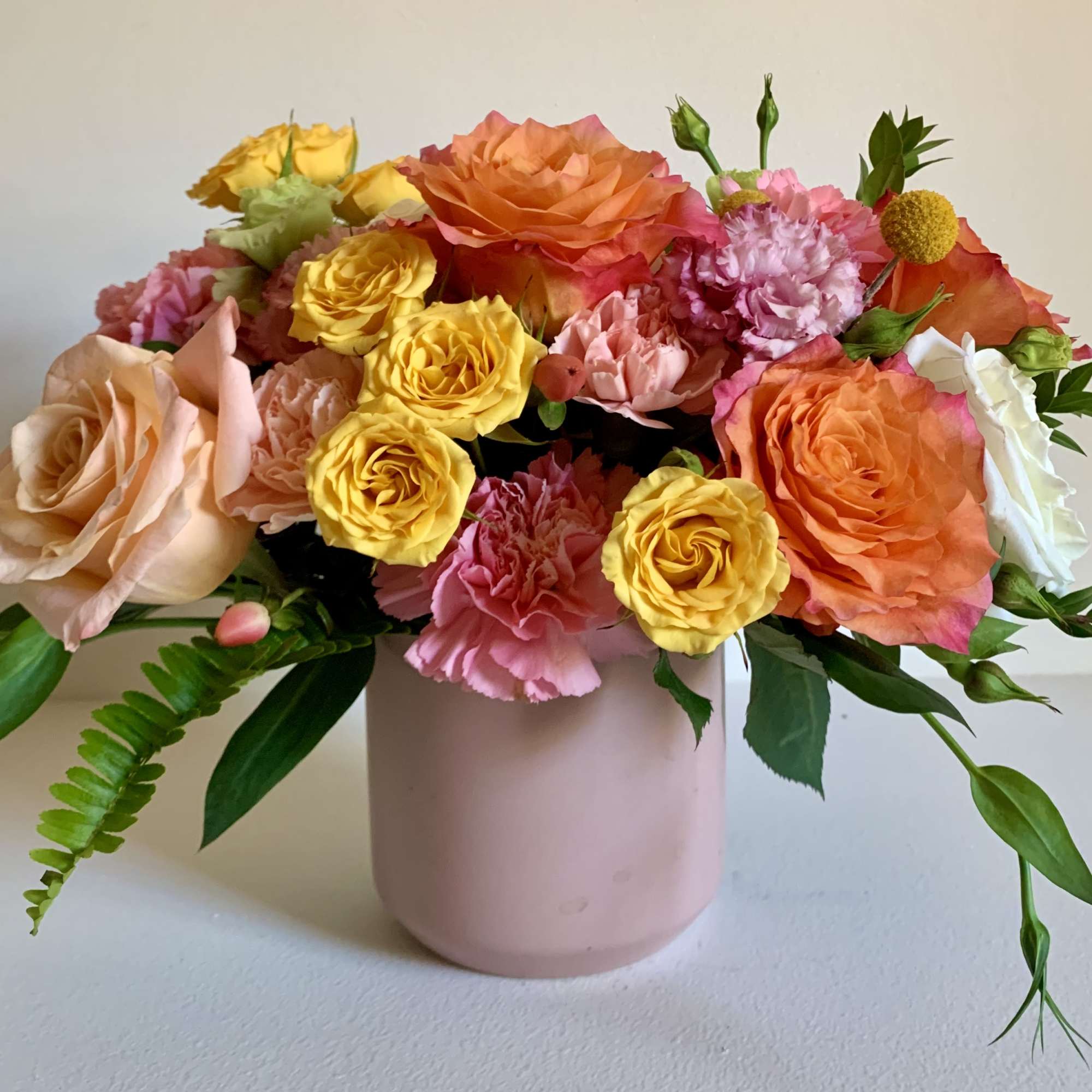 This arrangment is basically screaming happiness and joy.  Designed with shimmer