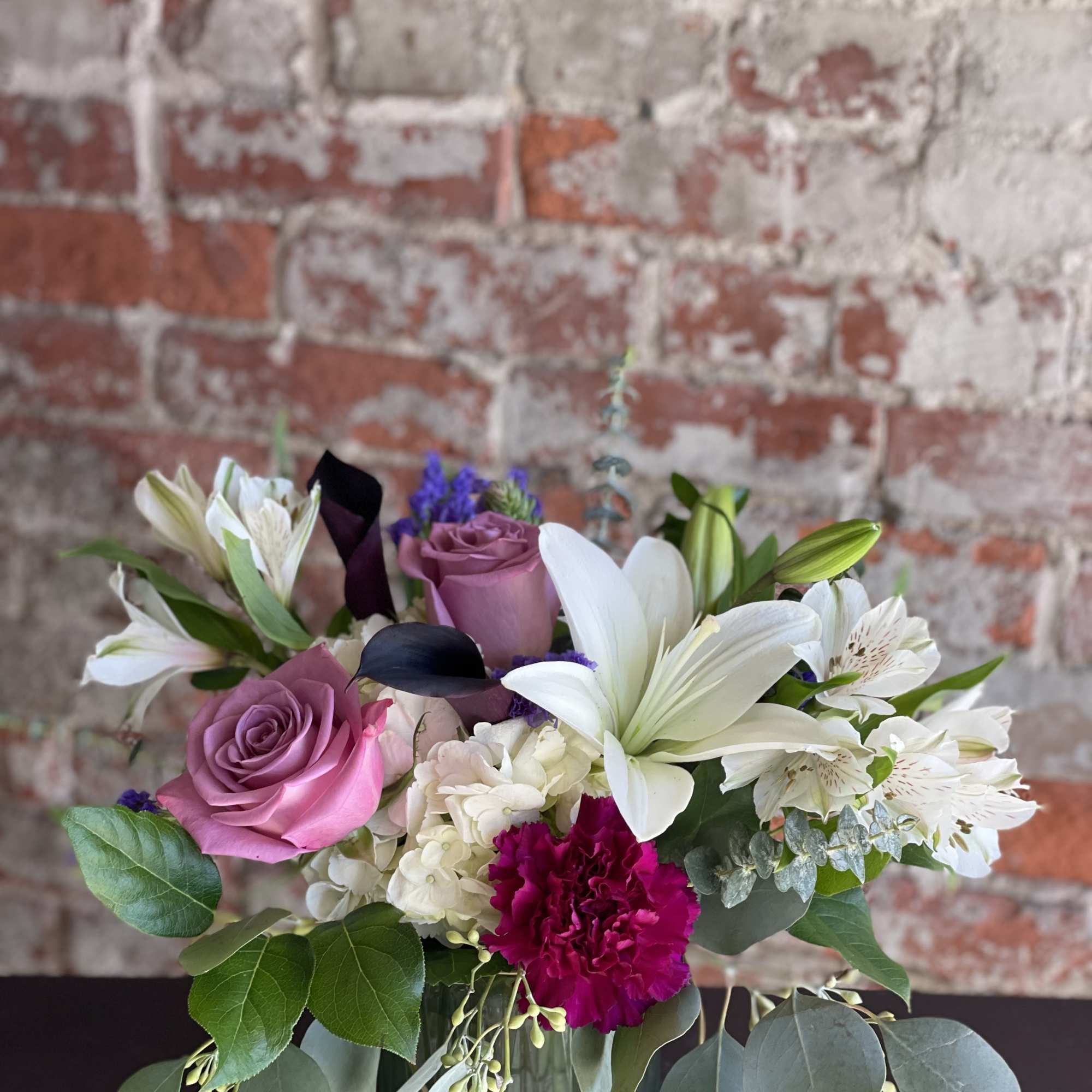 Fresh from the garden, this special refreshing rose bouquet is arranged in