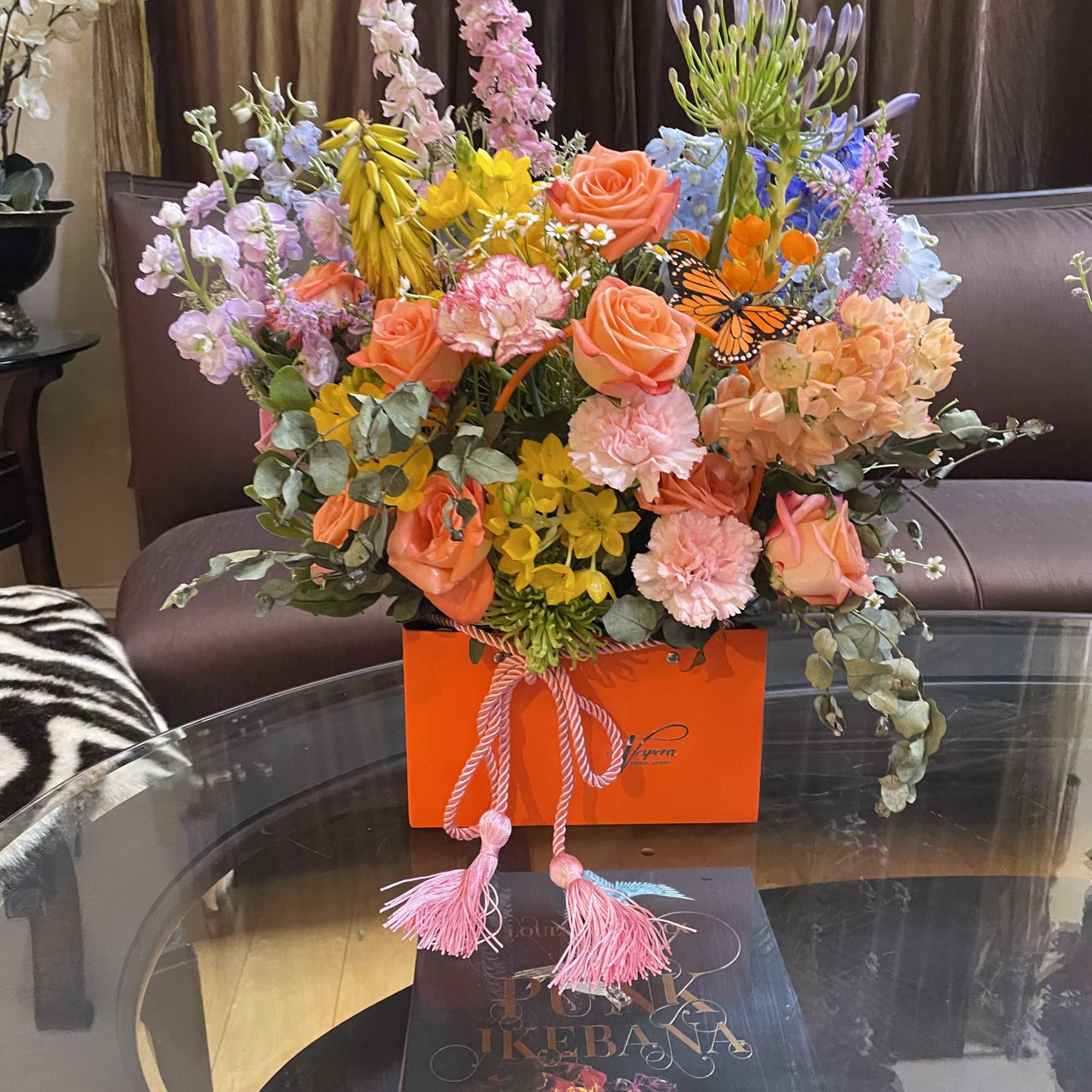 Send sunny day to someone special in a form of floral composition!