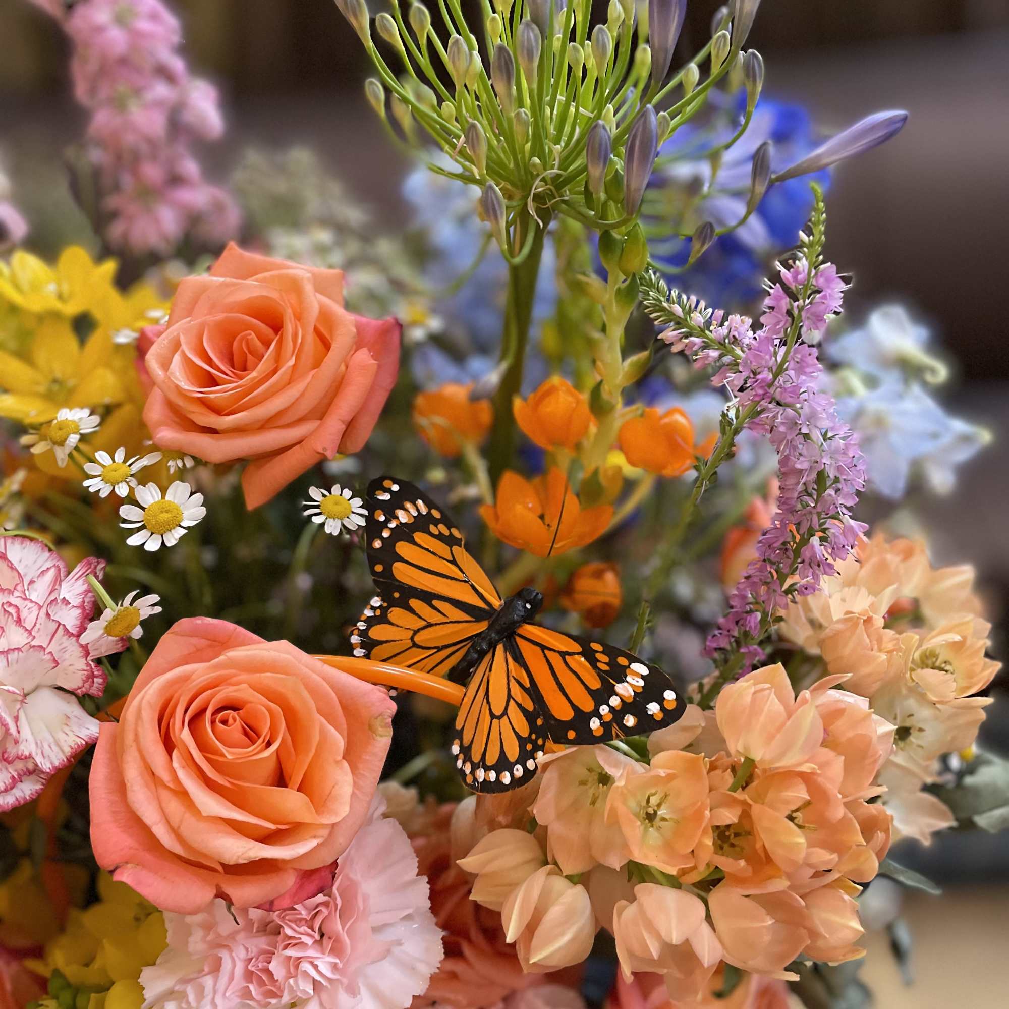 Send sunny day to someone special in a form of floral composition!