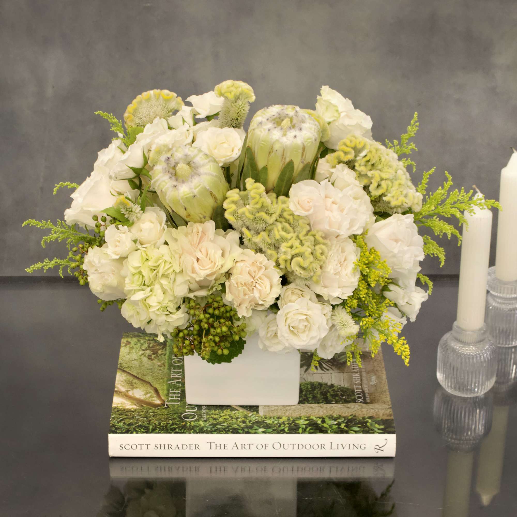 Perfectly pure. Perfectly elegant. Astonishingly gorgeous. This mixed arrangement of  