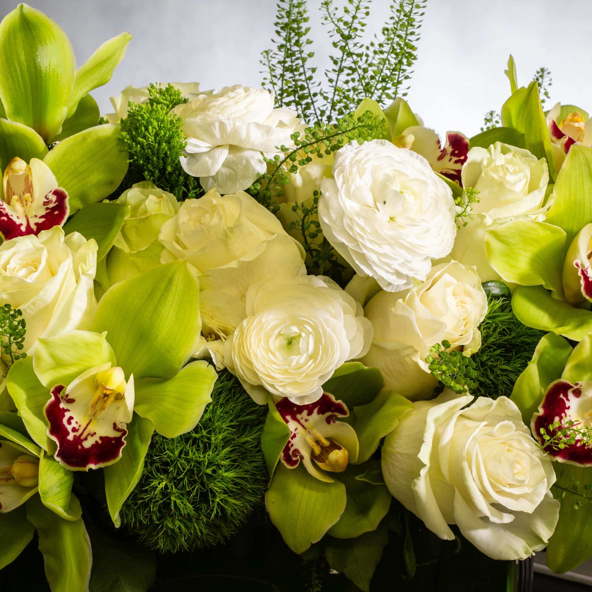 Indulge in the captivating beauty of nature with our exquisite floral arrangement